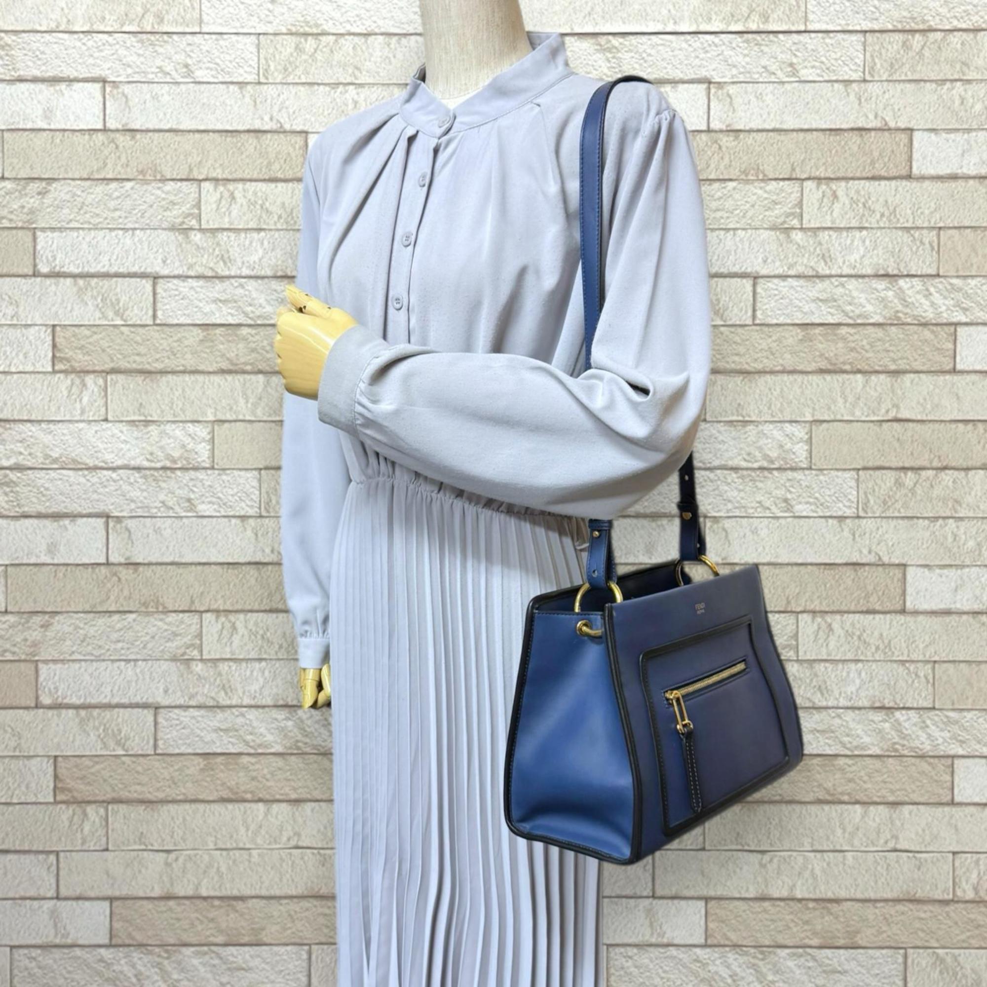Fendi Navy Leather Shoulder Bag (Pre-Owned)