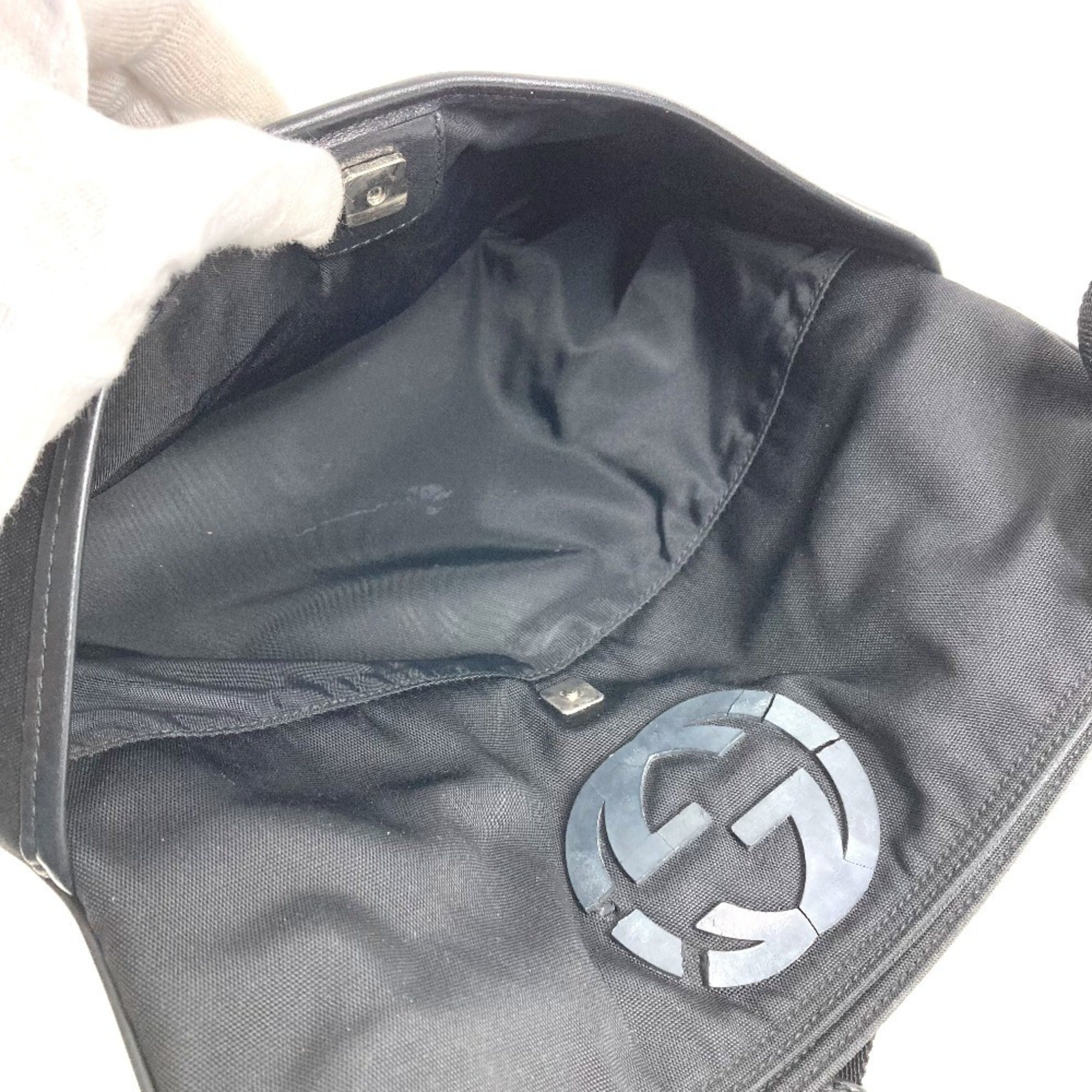 Gucci Black Nylon Shoulder Bag (Pre-Owned)