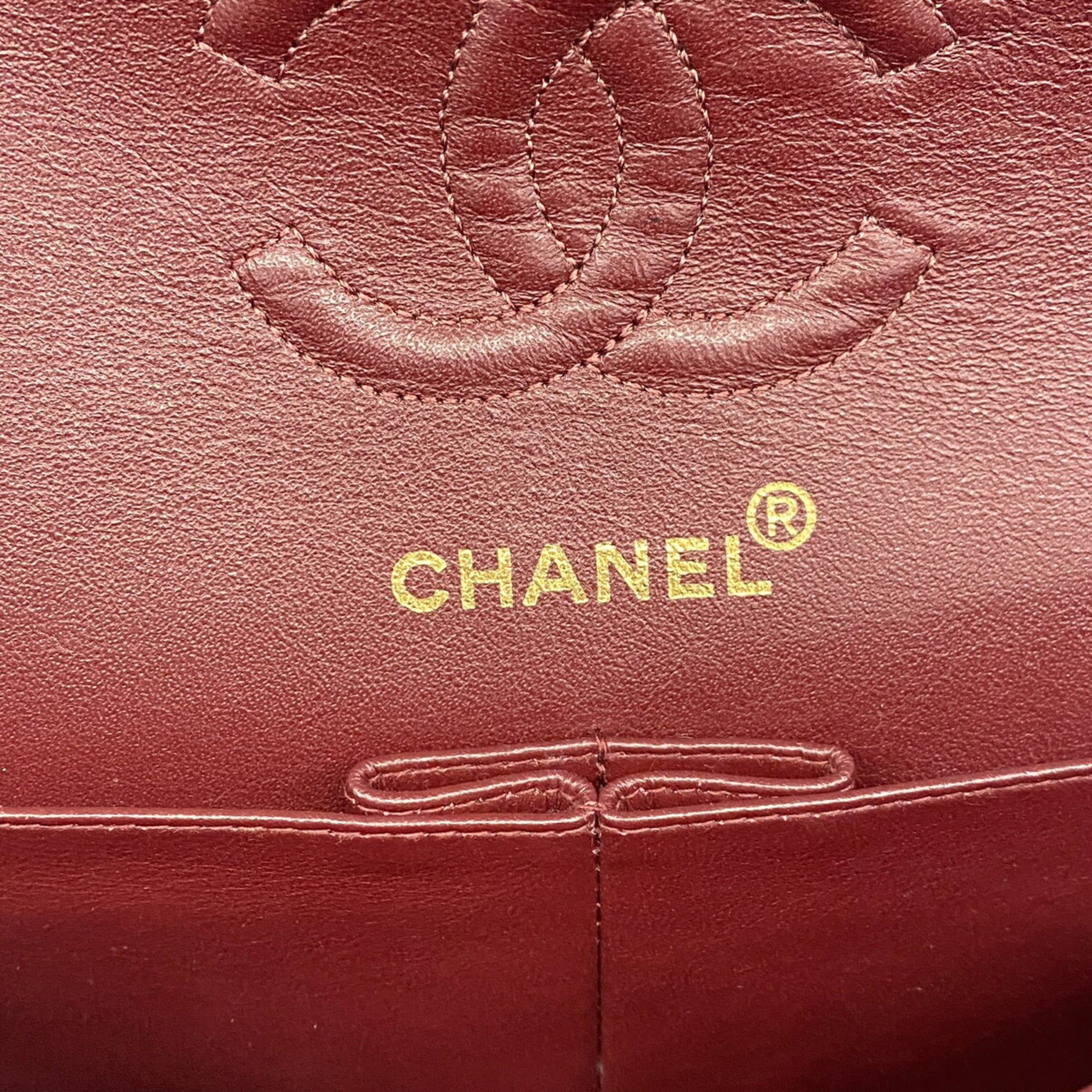 Chanel Black Leather Shoulder Bag (Pre-Owned)