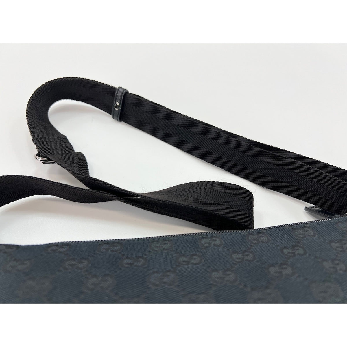 Gucci Black Gg Canvas Shoulder Bag (Pre-Owned)
