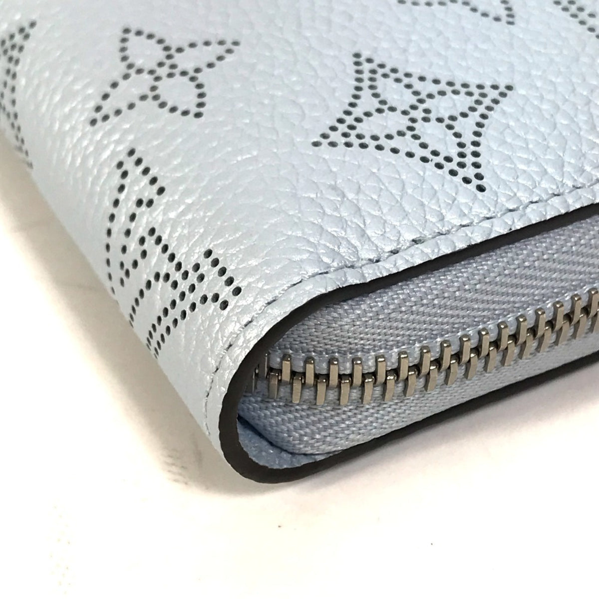 Louis Vuitton Mahina Blue Monogram Long Wallet (Bi-Fold) (Pre-Owned)