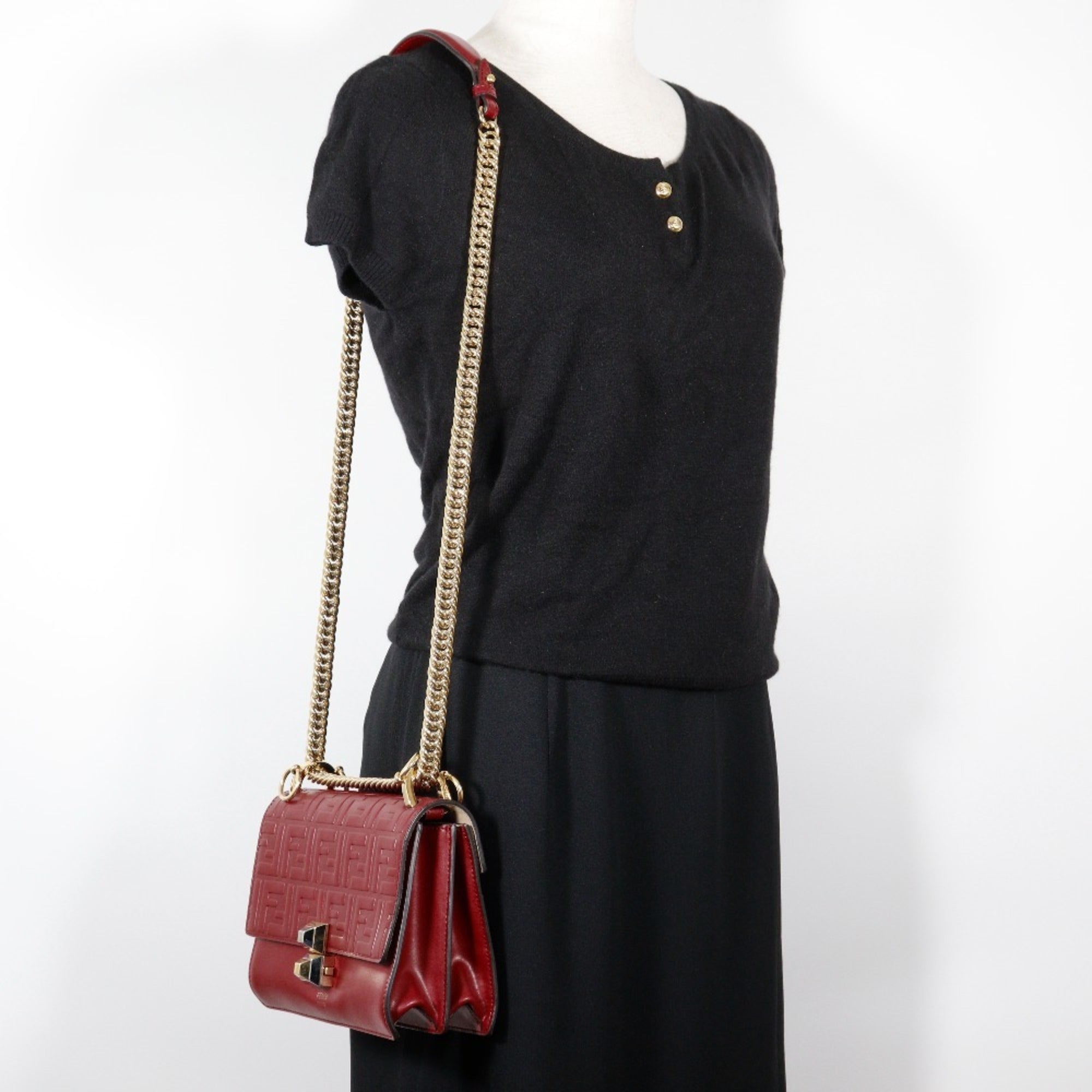 Fendi Red Color Leather Shoulder Bag (Pre-Owned)