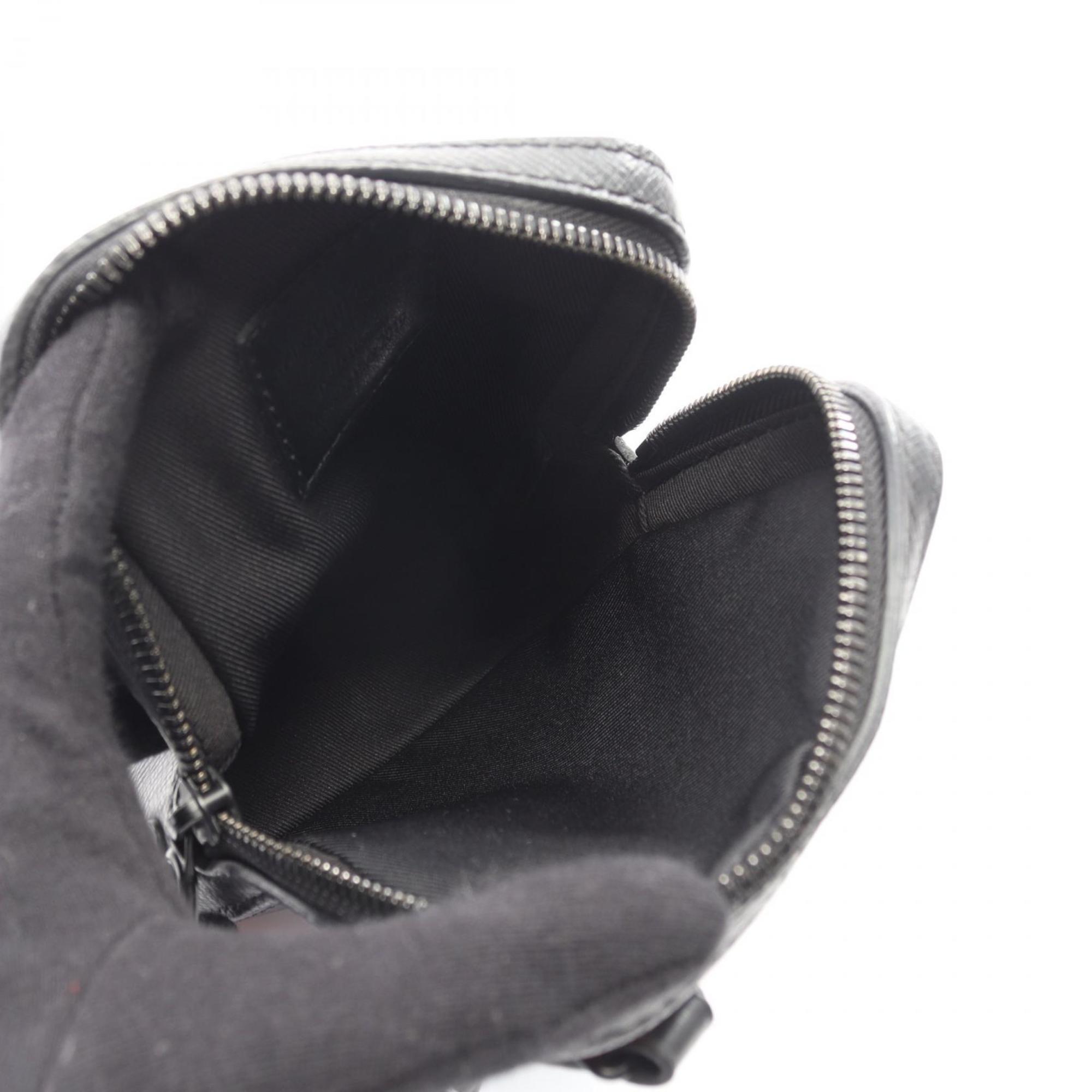 Louis Vuitton Black Noir Taiga Leather Handbag Shoulder Bag (Pre-Owned)