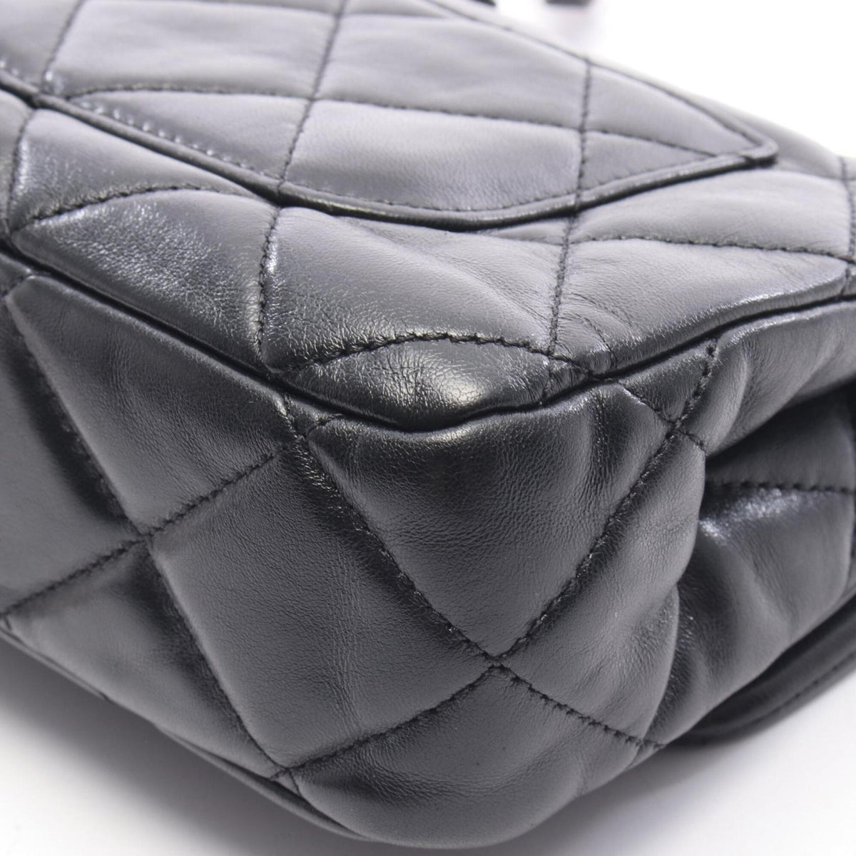 Chanel Matelasse Black Leather Handbag Shoulder Bag (Pre-Owned)