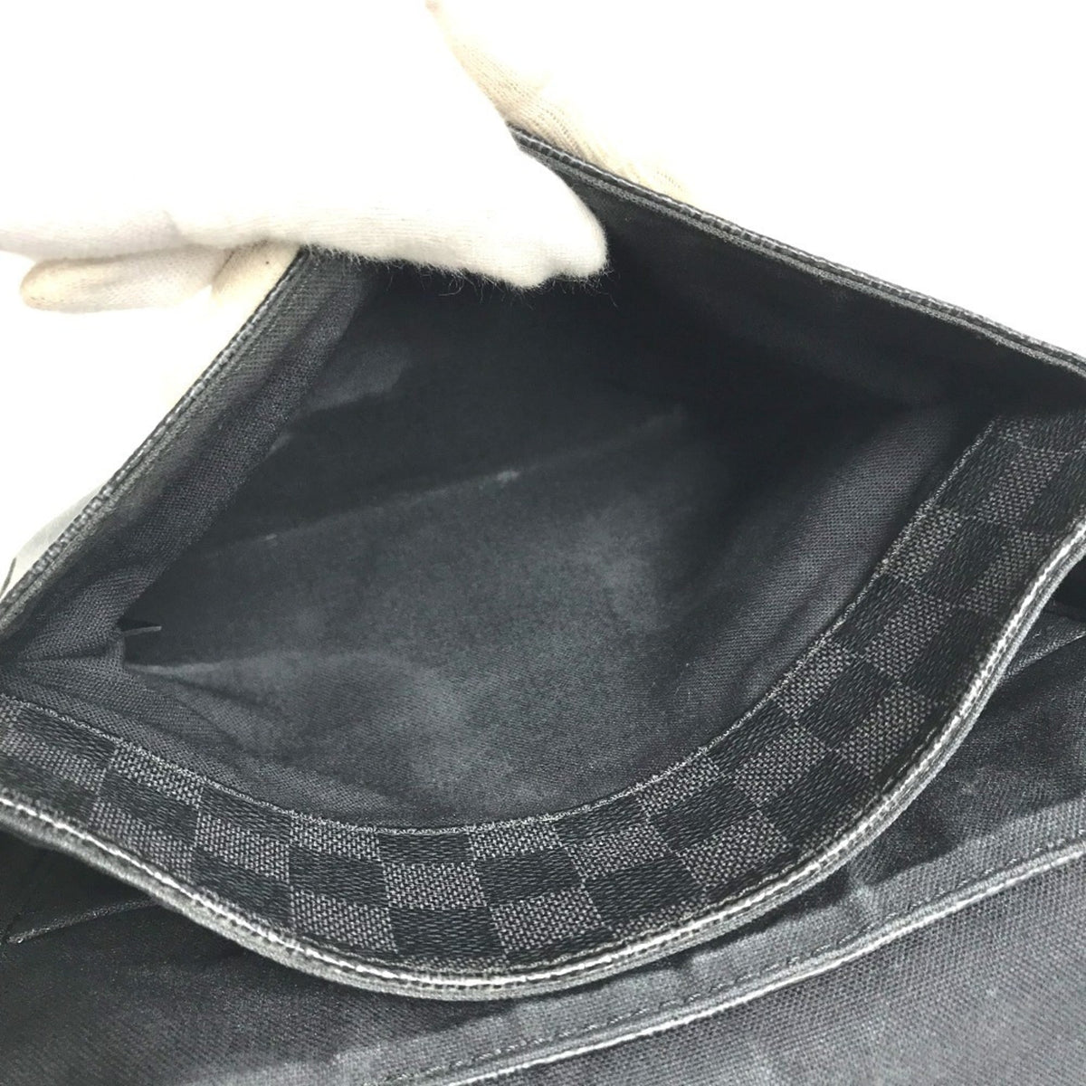 Louis Vuitton Black Damier Graphite Messenger Bag Shoulder Bag (Pre-Owned)