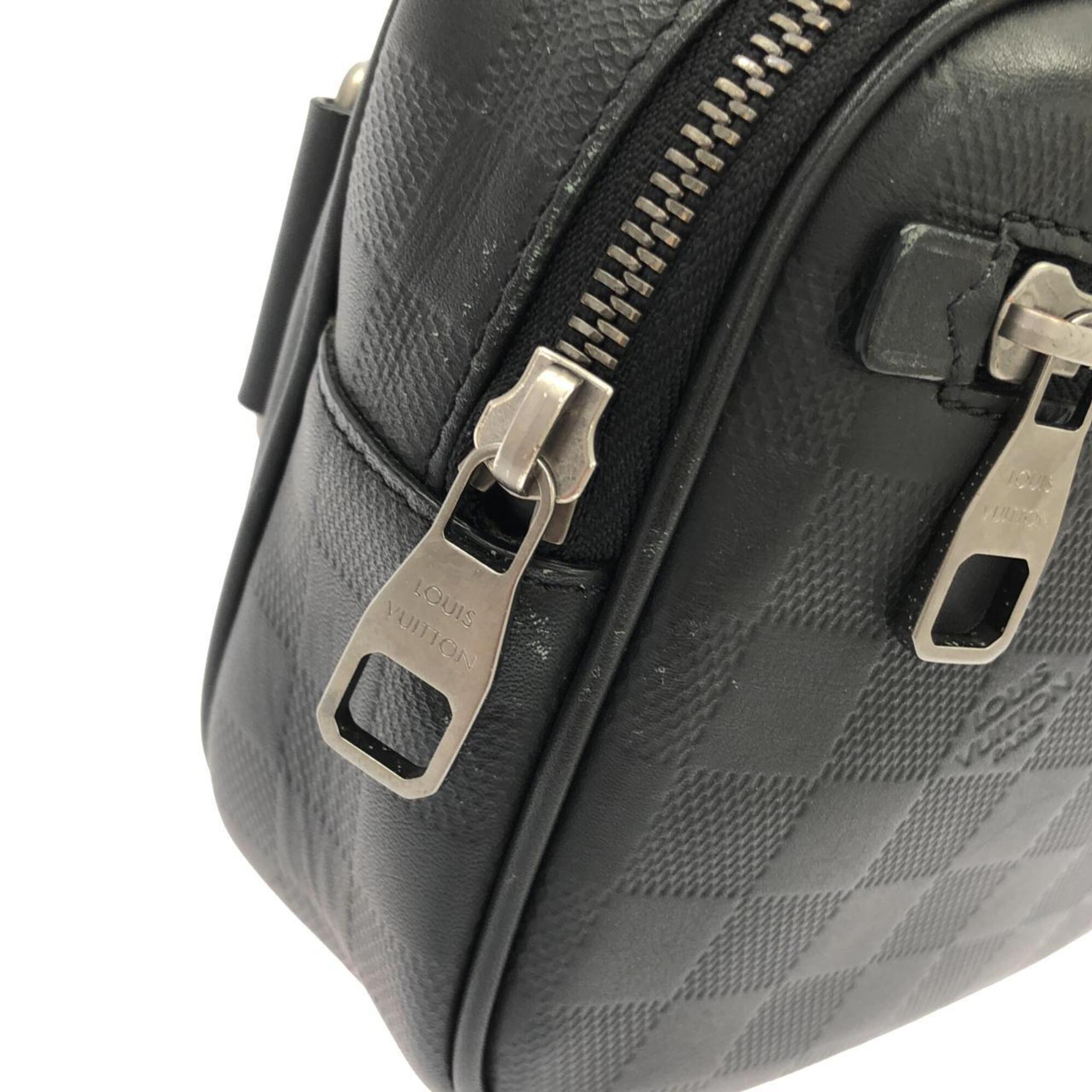 Louis Vuitton Black Leather Shoulder Bag (Pre-Owned)