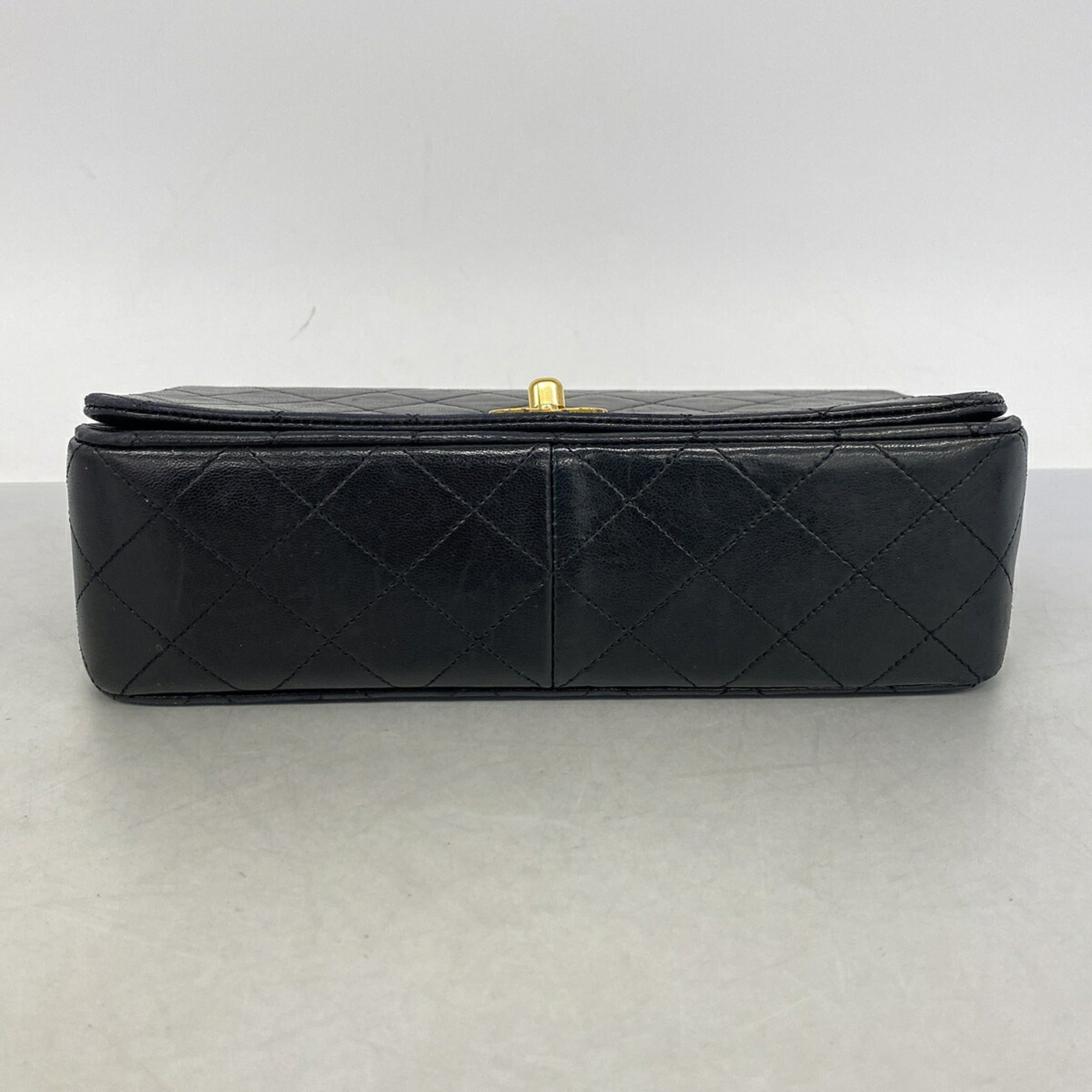 Chanel Black Leather Shoulder Bag (Pre-Owned)