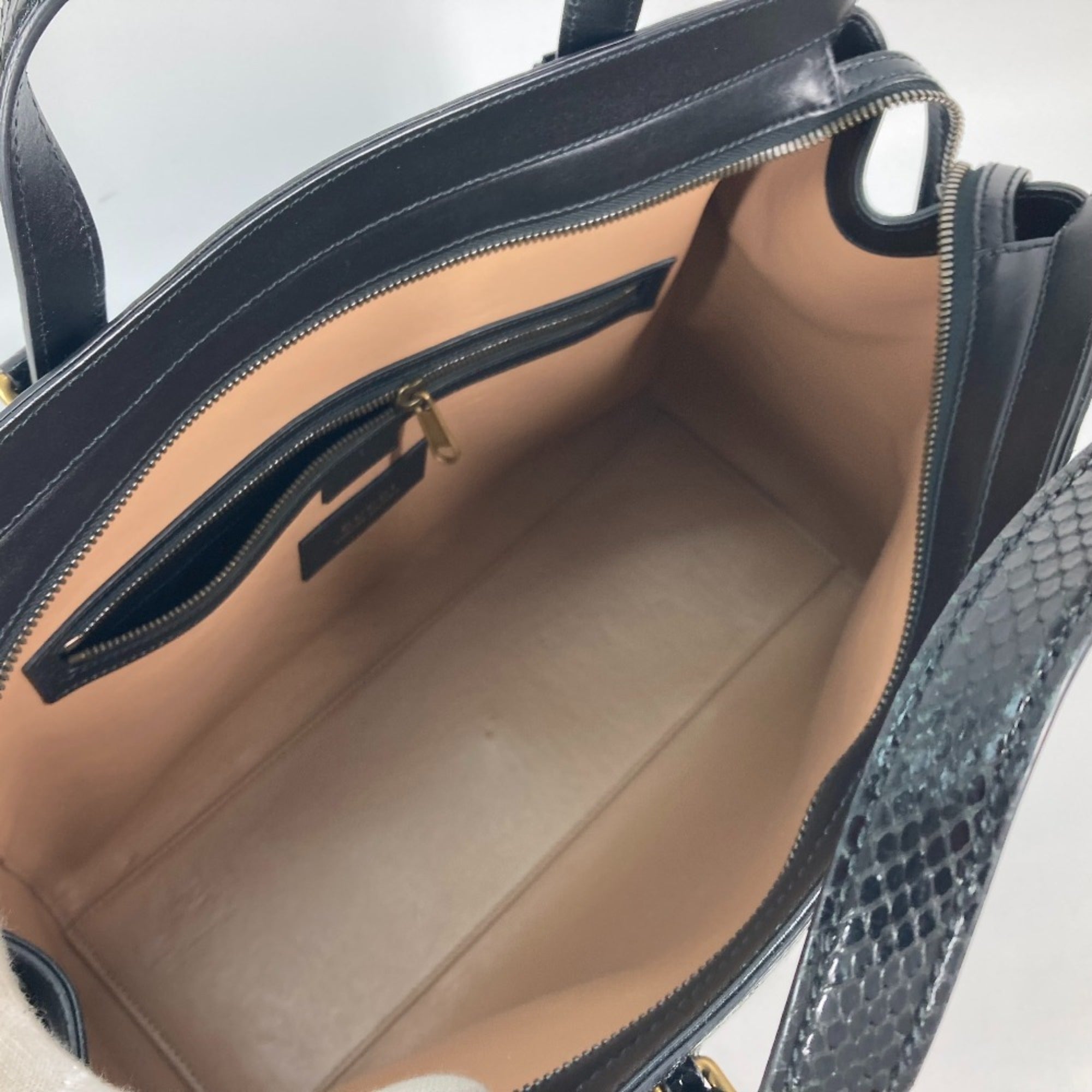 Gucci Black Leather Handbag (Pre-Owned)
