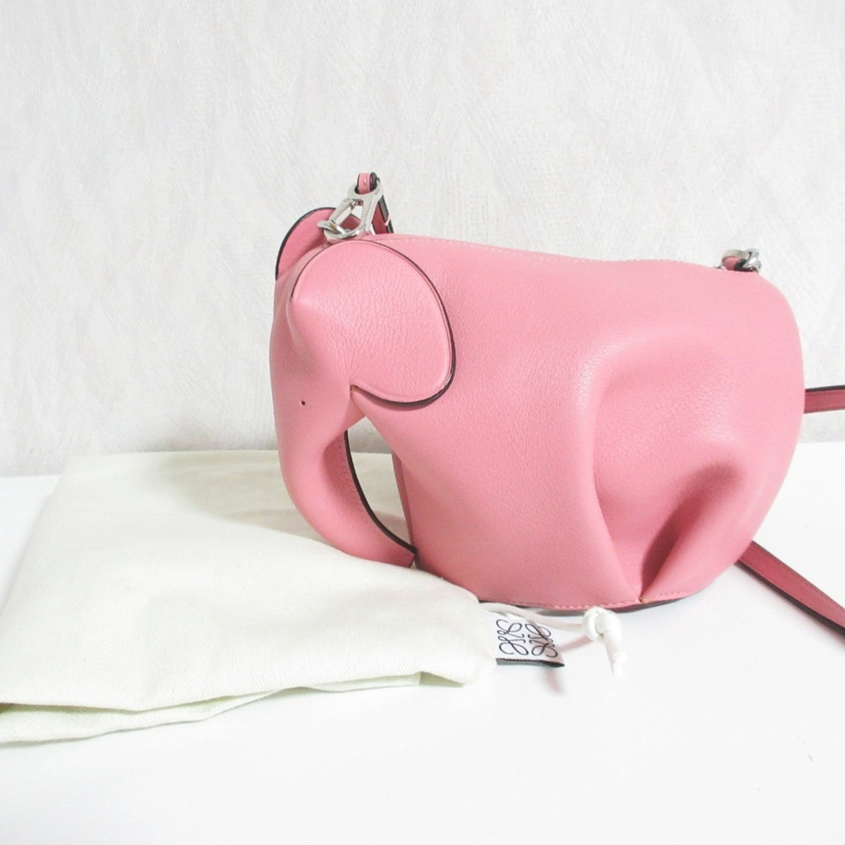 Loewe Pink Leather Shoulder Bag (Pre-Owned)