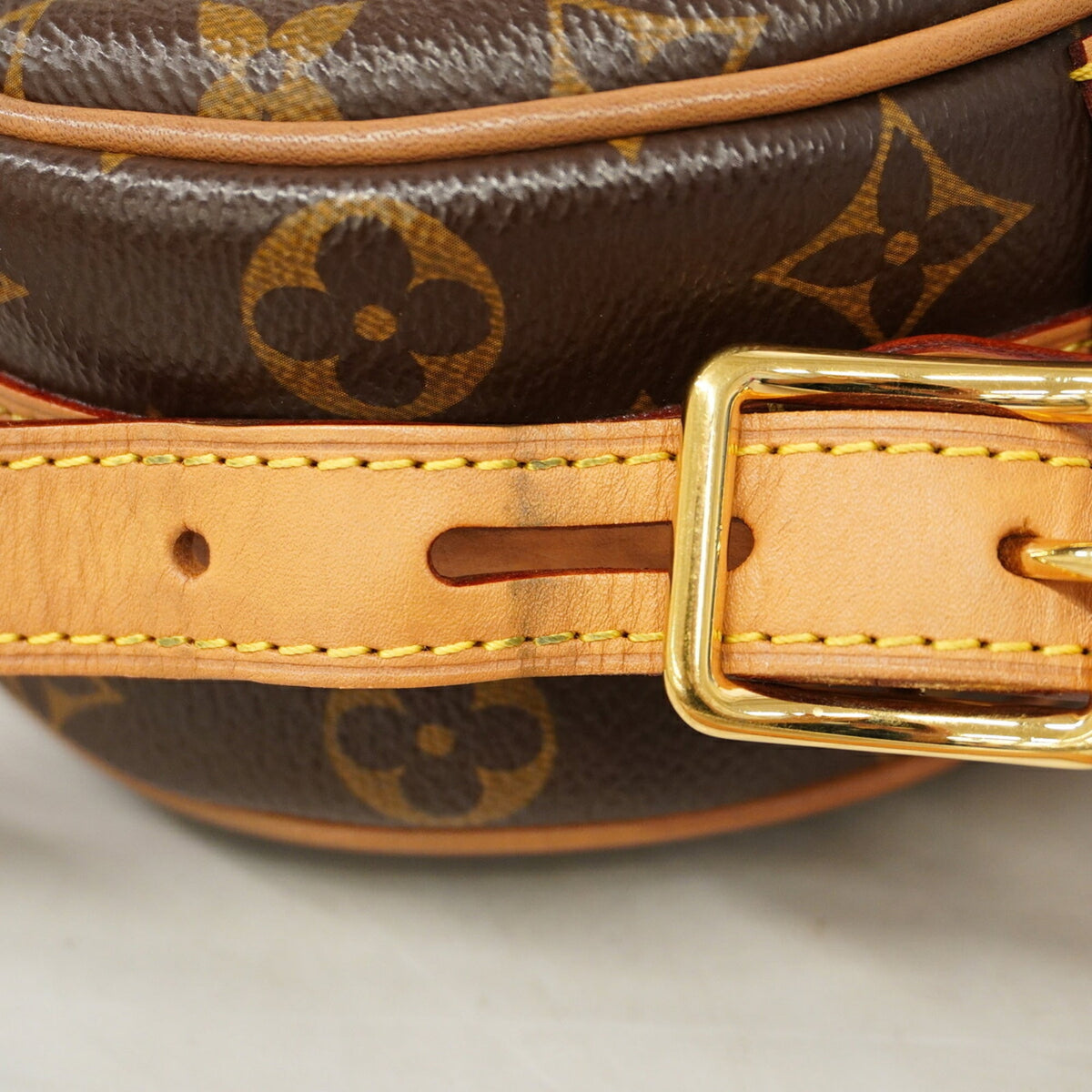 Louis Vuitton Brown Shoulder Bag (Pre-Owned)