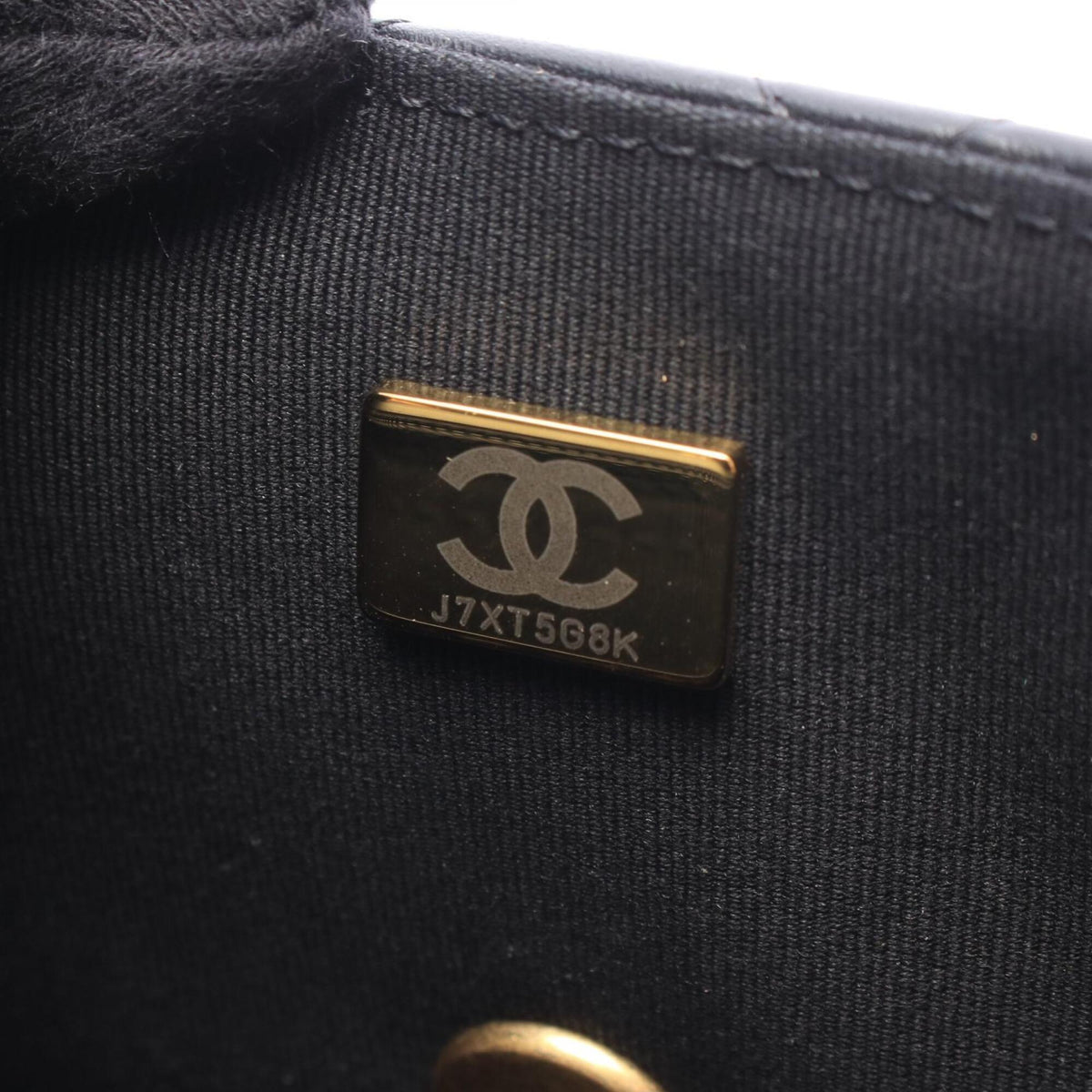Chanel Black Leather Shoulder Bag (Pre-Owned)