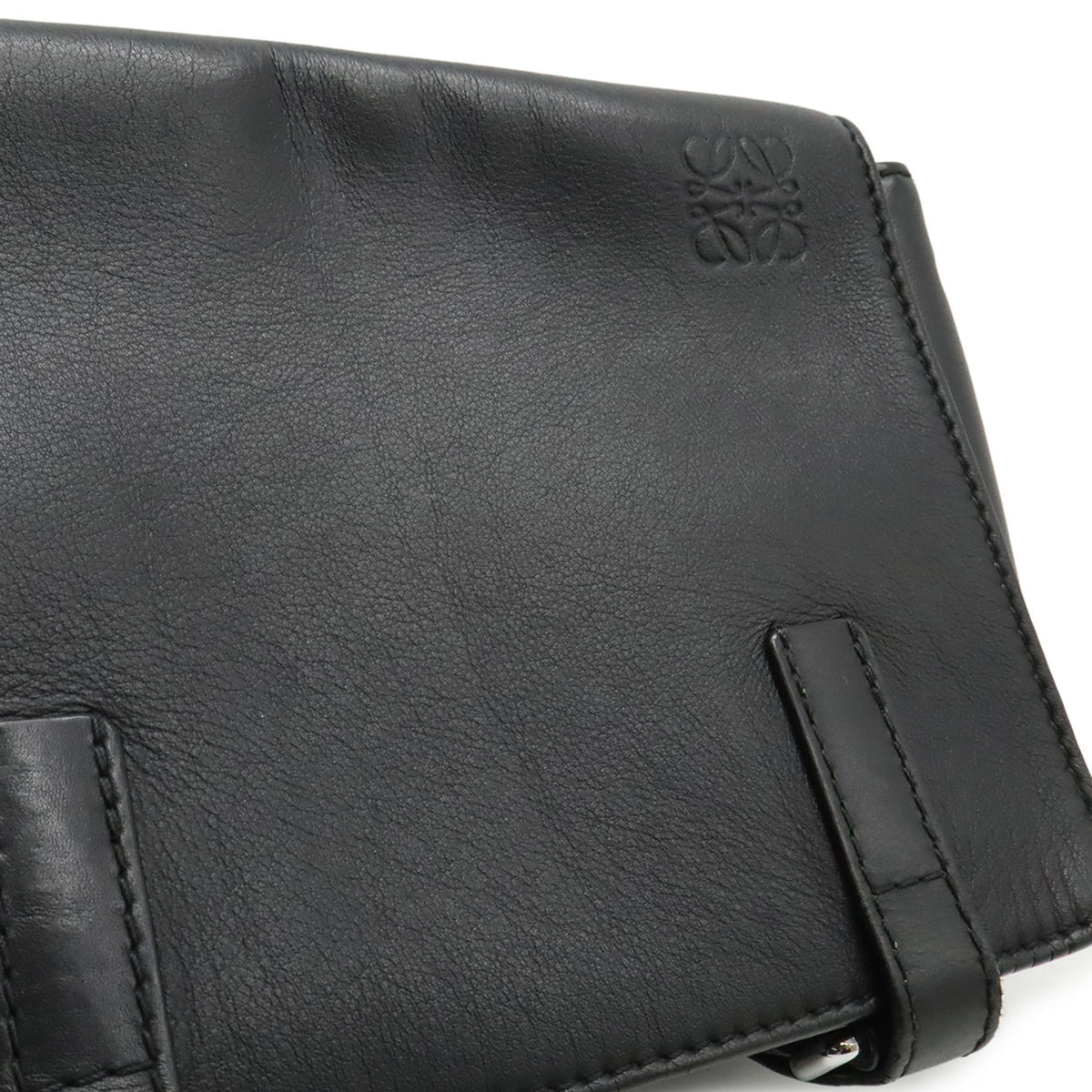 Loewe Black Leather Messenger Bag Shoulder Bag (Pre-Owned)