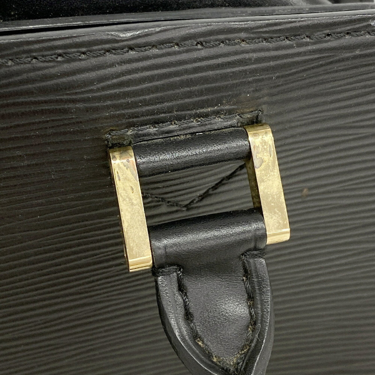 Louis Vuitton Noir Handbag (Pre-Owned)