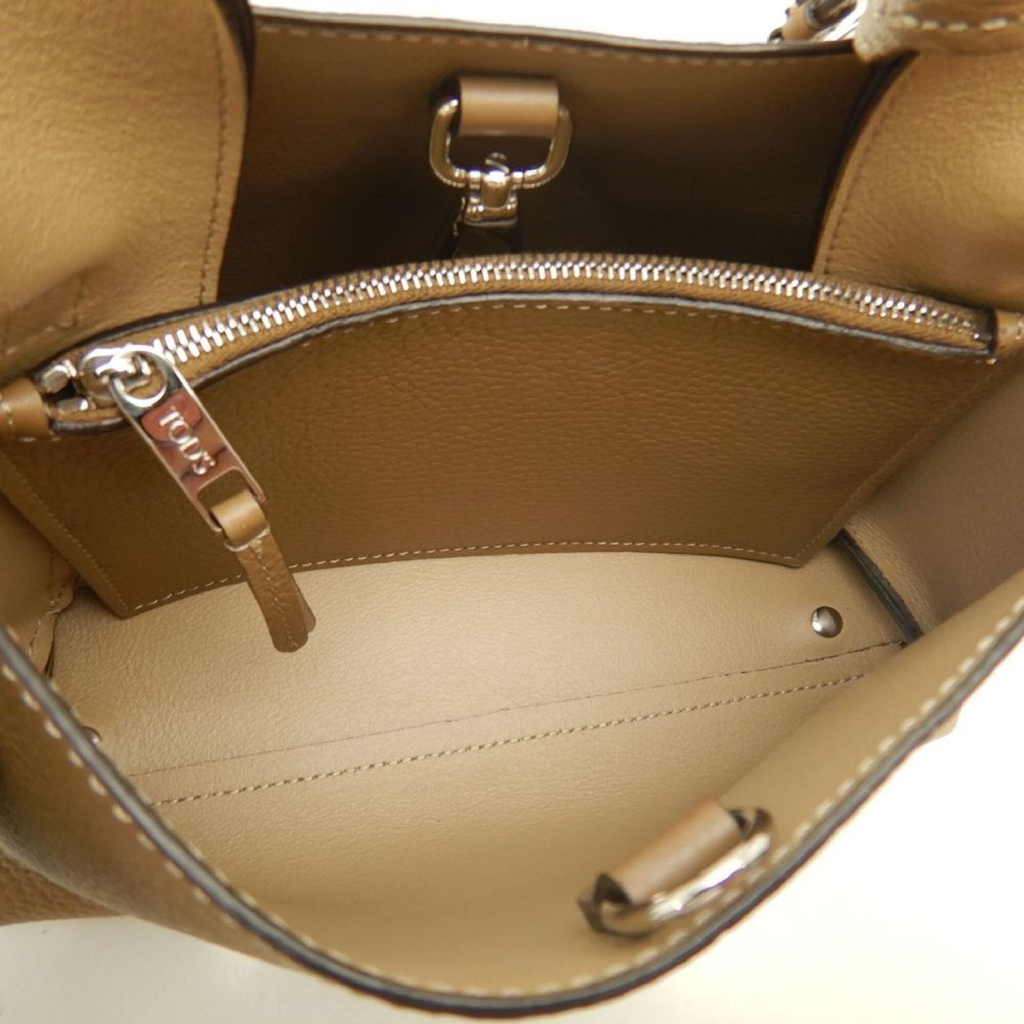 Tod's Brown Leather Handbag (Pre-Owned)