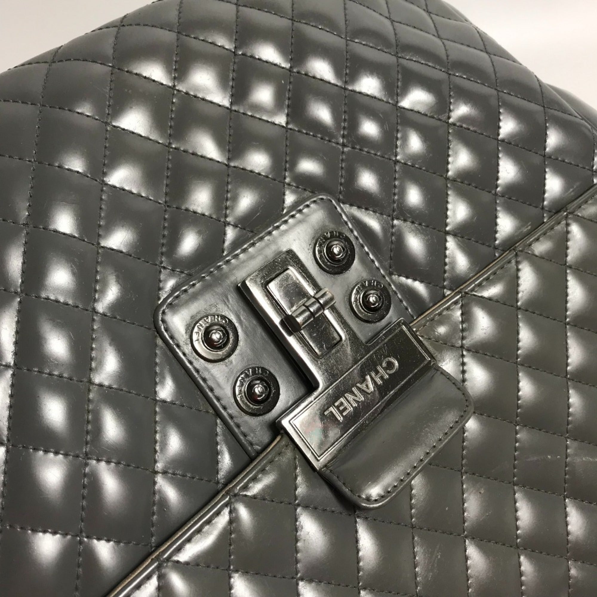 Chanel Gray Leather Handbag Shoulder Bag (Pre-Owned)