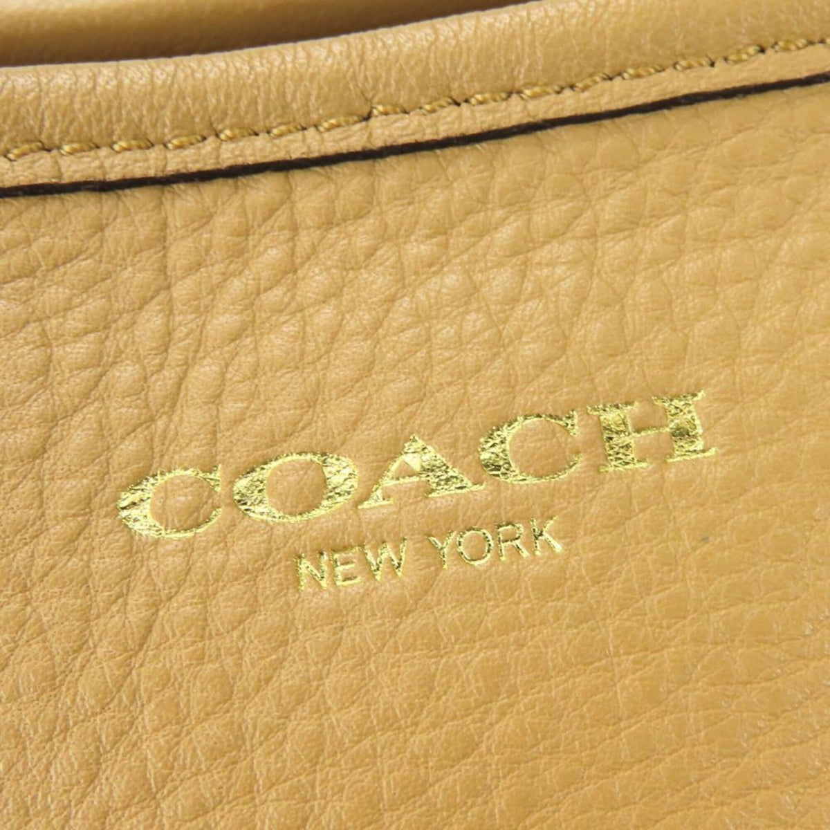 Coach Beige Leather Shoulder Bag (Pre-Owned)