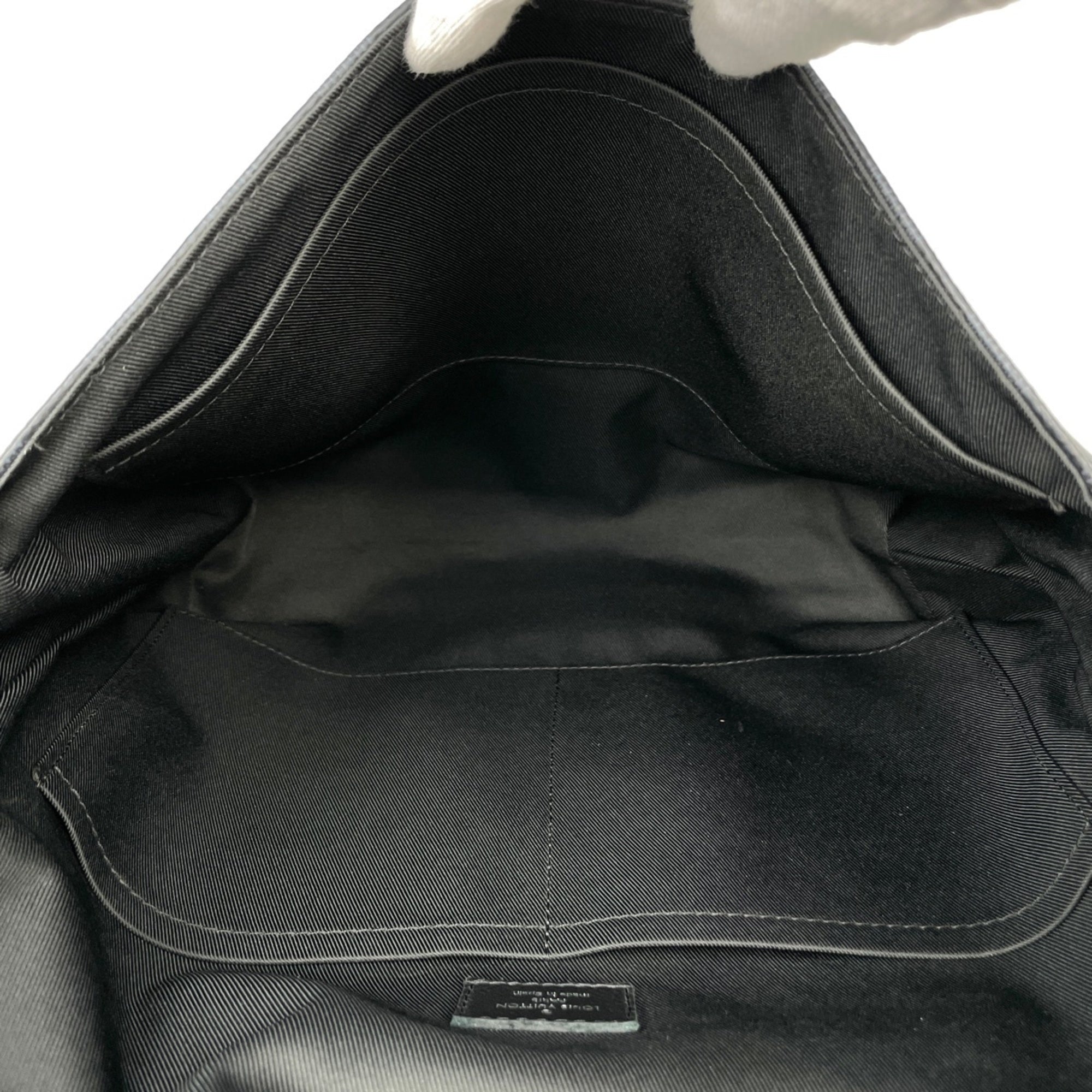 Louis Vuitton Black Navy Noir Taiga Leather Shoulder Bag (Pre-Owned)