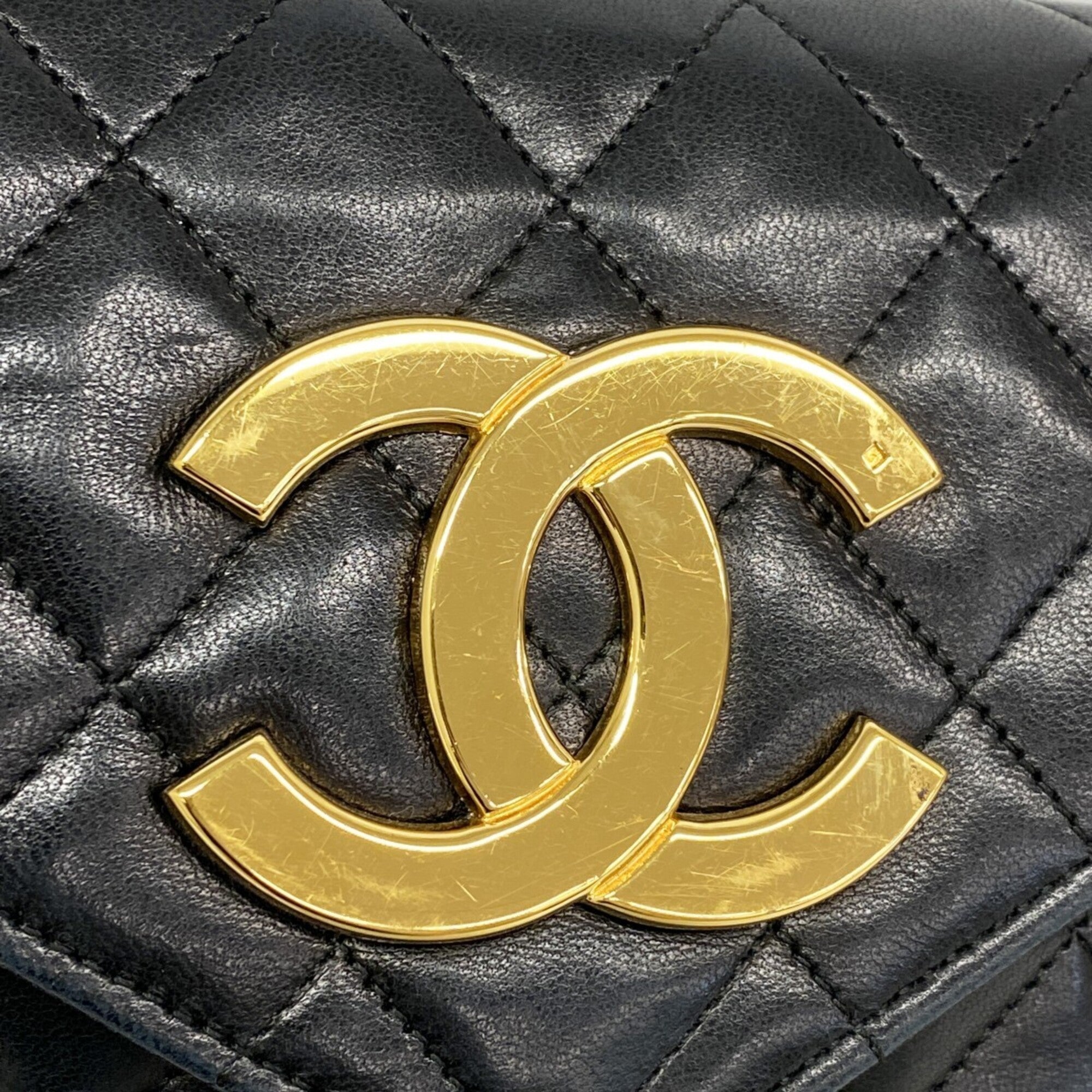 Chanel Black Leather Shoulder Bag (Pre-Owned)