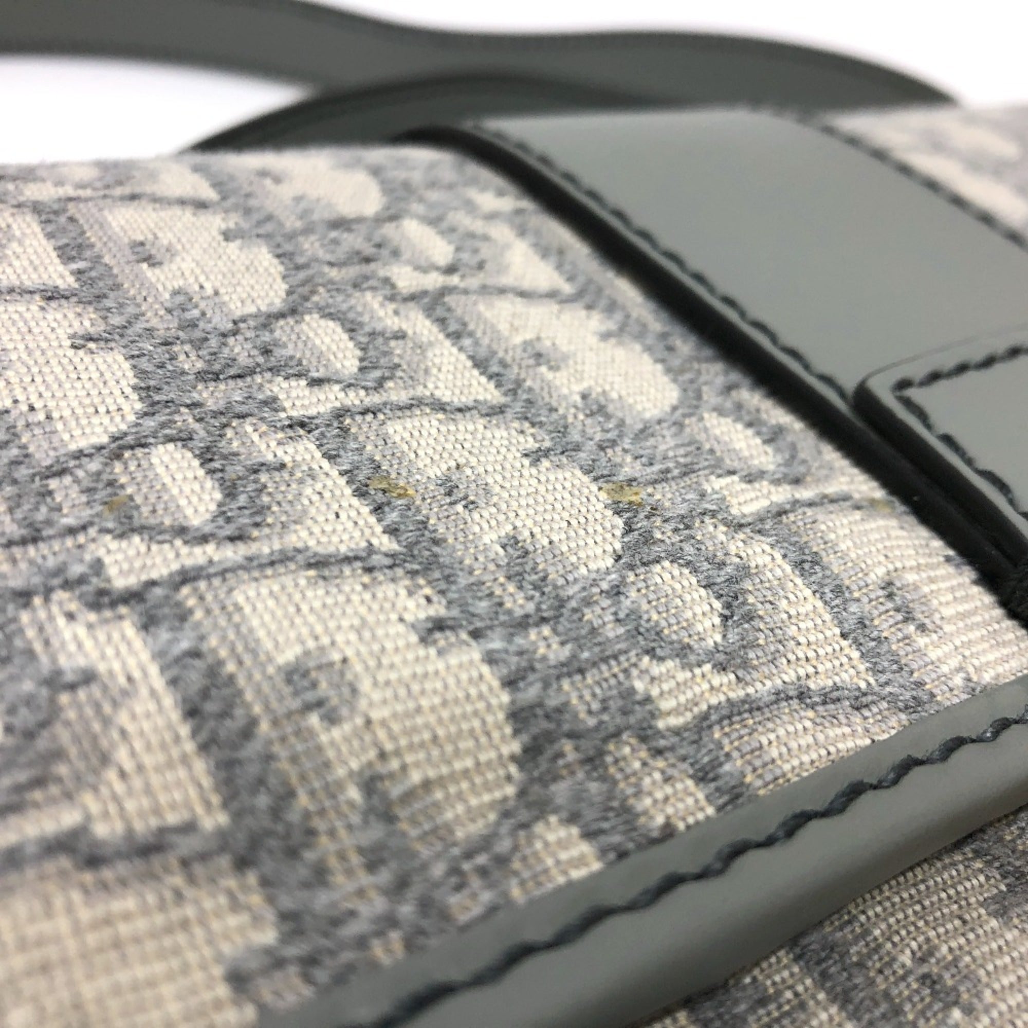 Christian Dior Gray Leather Shoulder Bag (Pre-Owned)