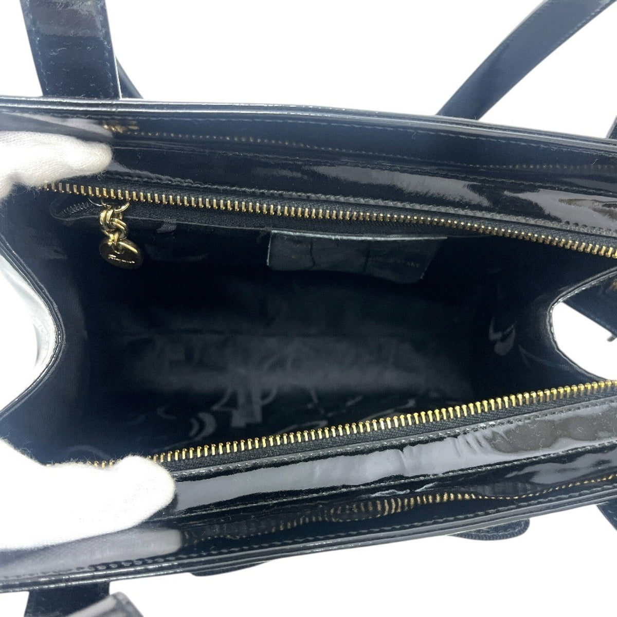 Salvatore Ferragamo Vara Black Leather Shoulder Bag Tote Bag (Pre-Owned)