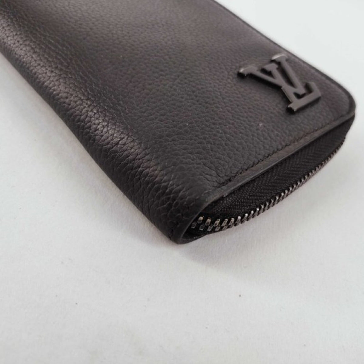 Louis Vuitton Black Leather Long Wallet (Bi-Fold) (Pre-Owned)