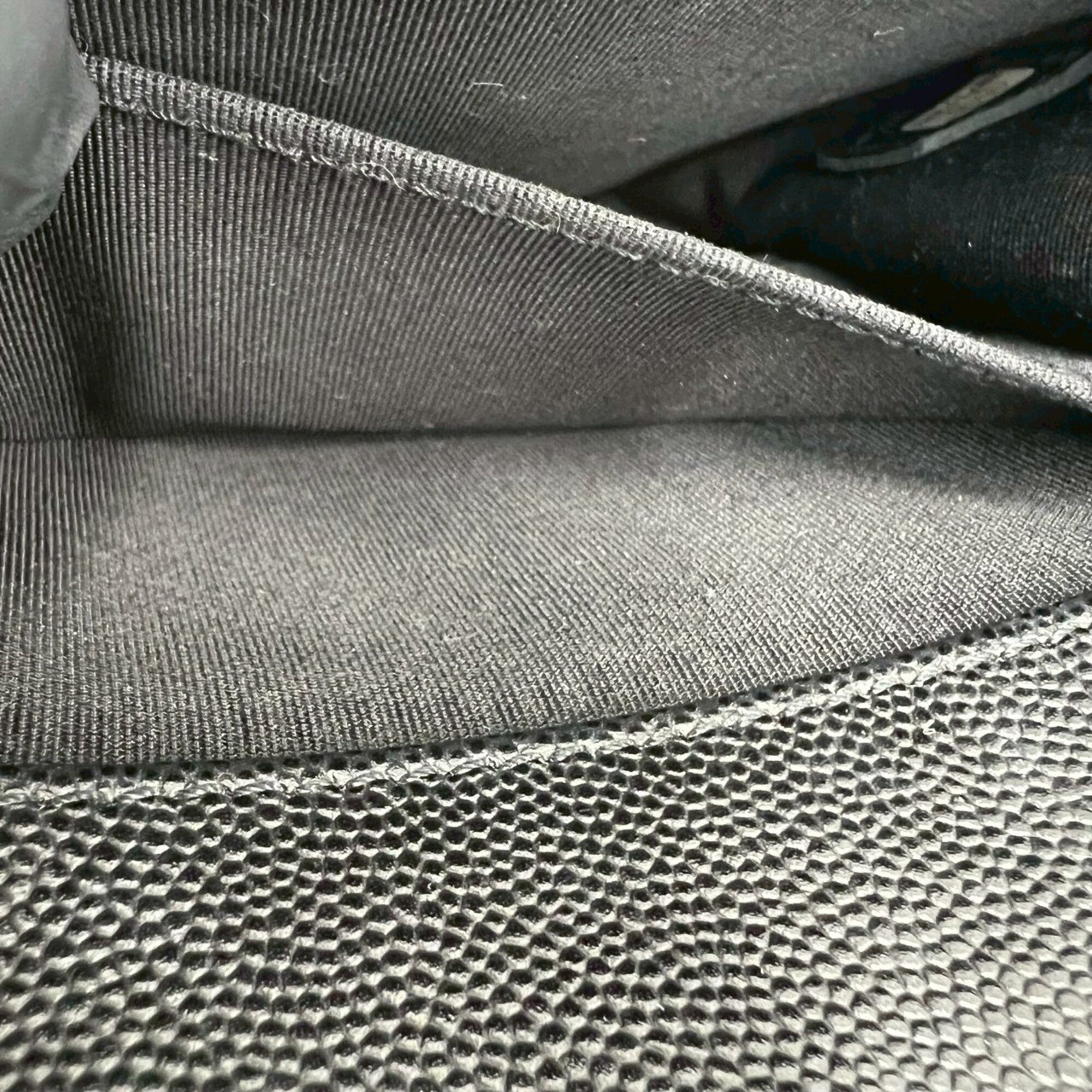 Chanel Black Grained Calfskin Shoulder Bag (Pre-Owned)