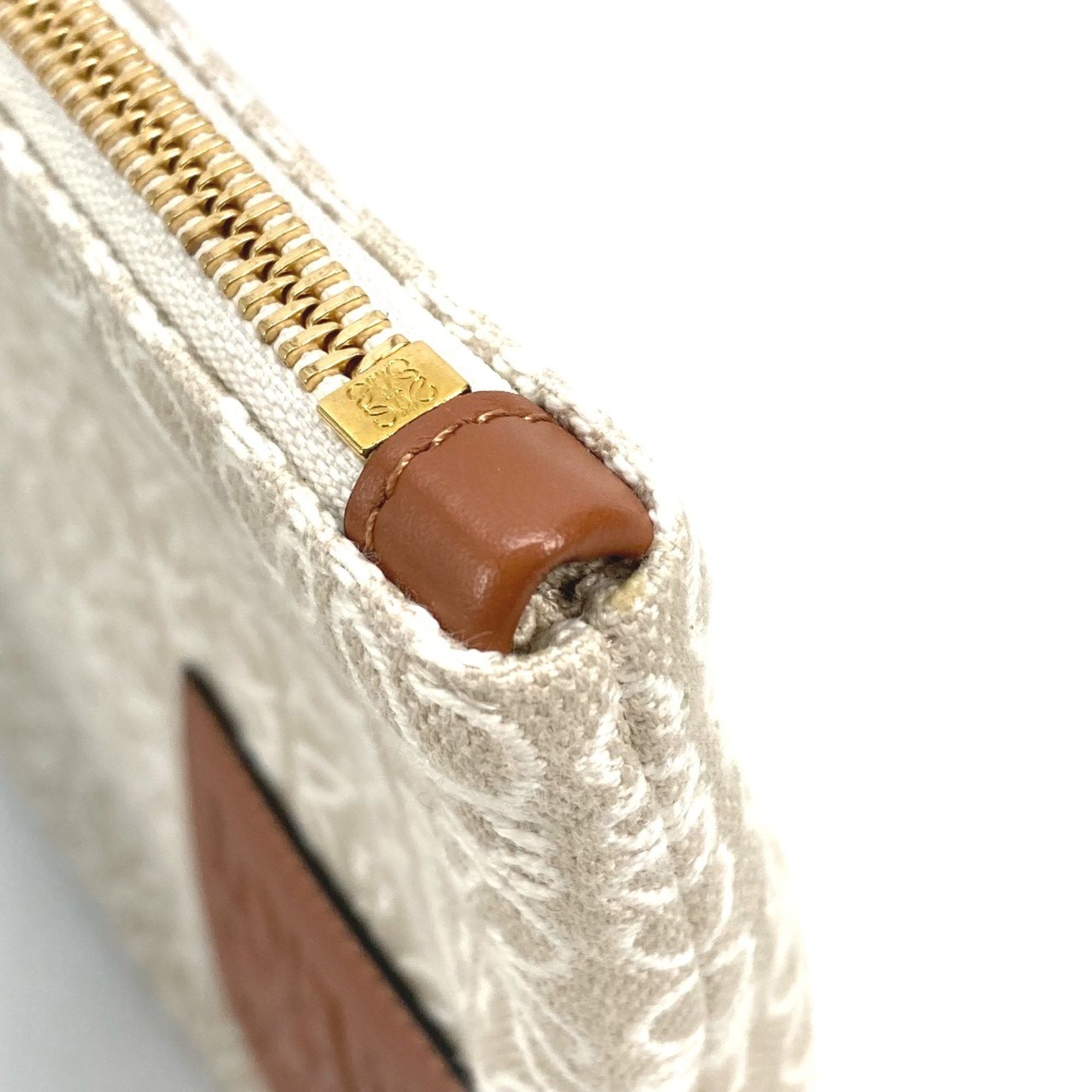 Loewe Beige Other Clutch Bag (Pre-Owned)