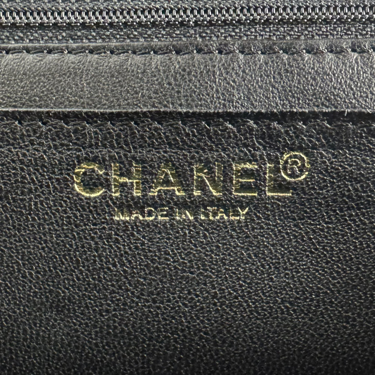Chanel Black Grained Calfskin Handbag (Pre-Owned)