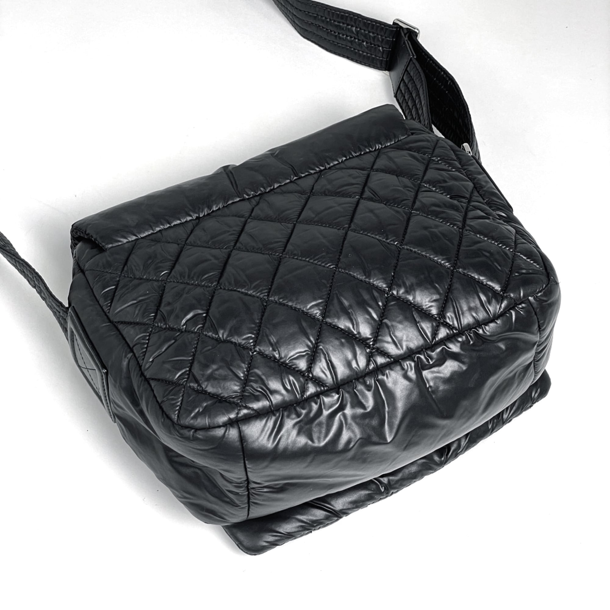 Chanel Black Nylon Leather Shoulder Bag (Pre-Owned)