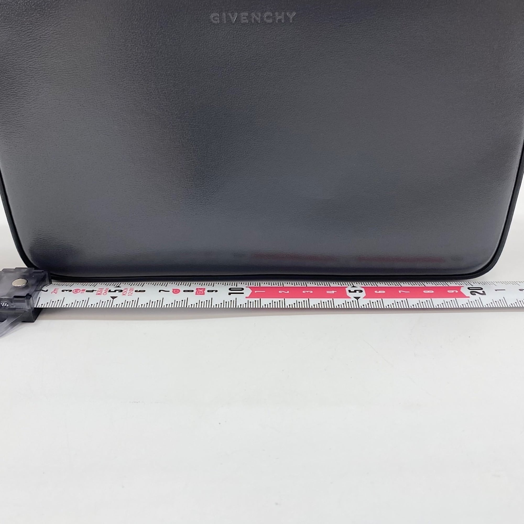Givenchy Gray Leather Shoulder Bag (Pre-Owned)