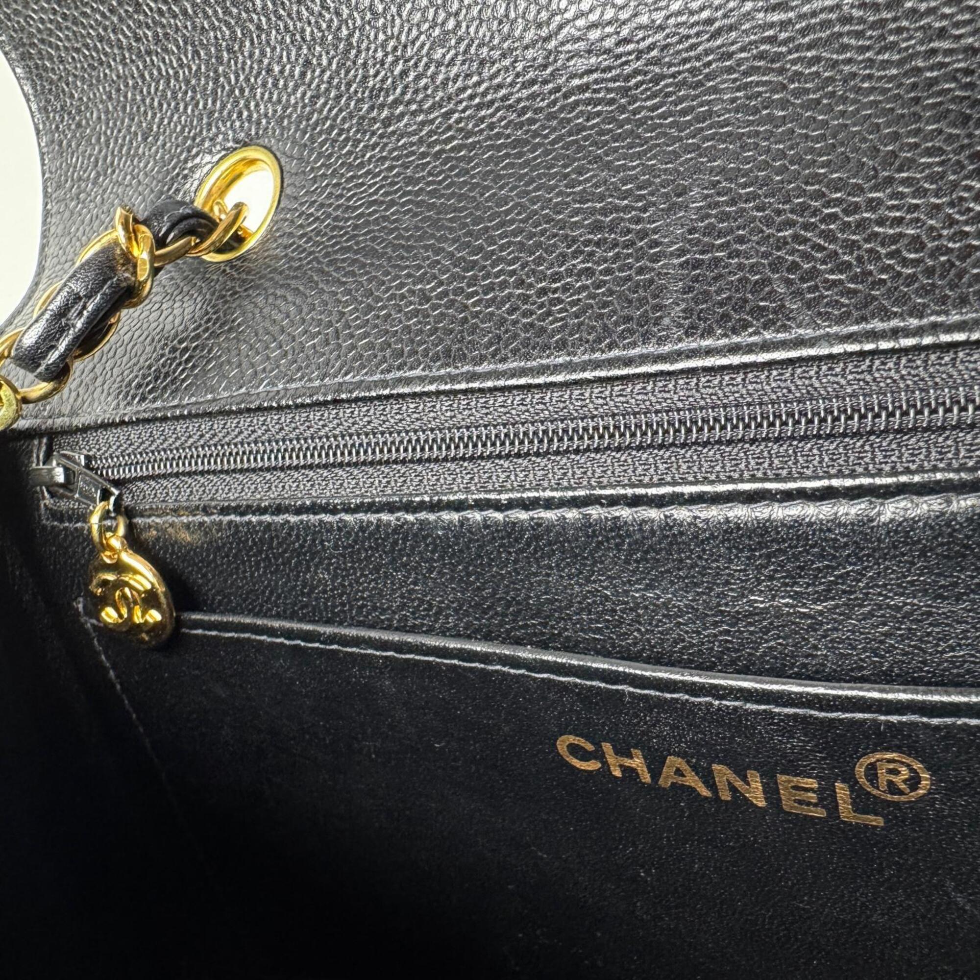 Chanel Black Grained Calfskin Shoulder Bag (Pre-Owned)