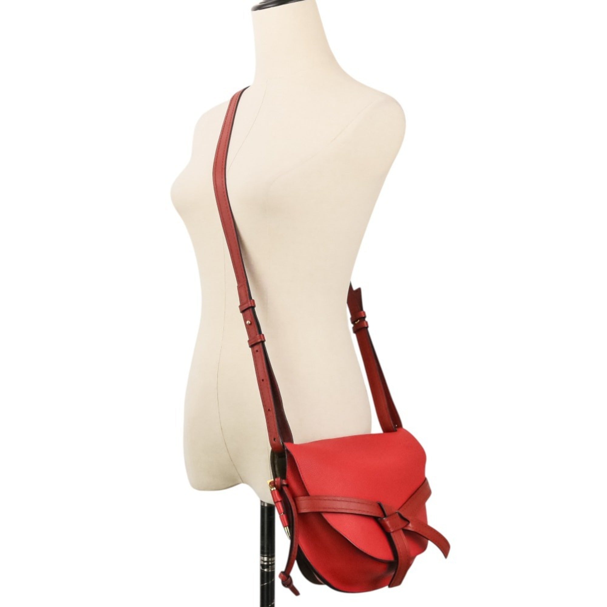 Loewe Red Color Leather Shoulder Bag (Pre-Owned)
