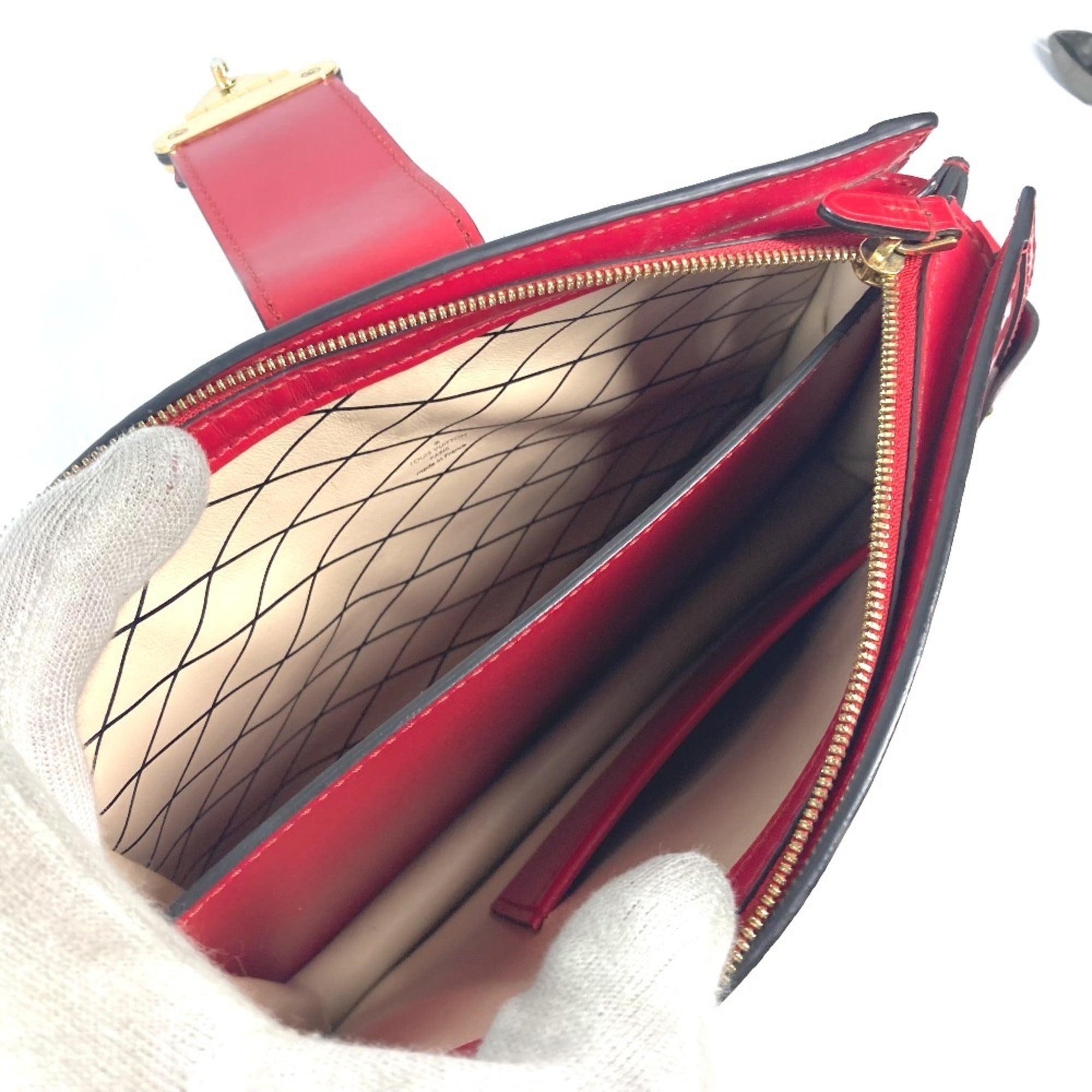 Louis Vuitton Cerise Red Color Monogram Vernis Clutch Bag Shoulder Bag (Pre-Owned)