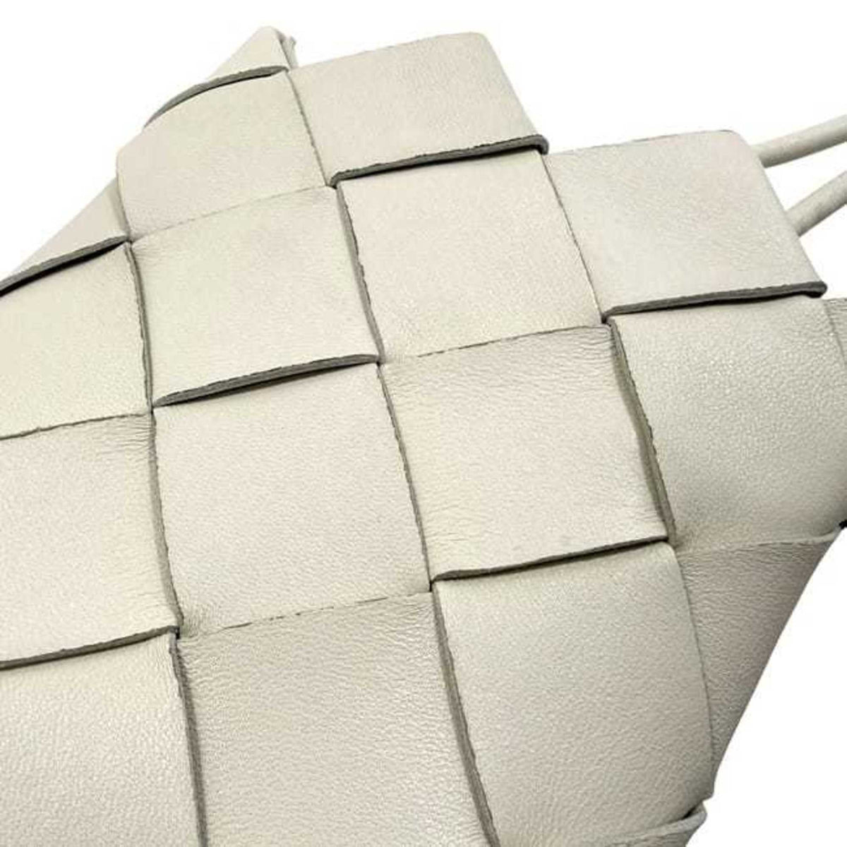 Bottega Veneta Intrecciato White Leather Pochette Shoulder Bag (Pre-Owned)