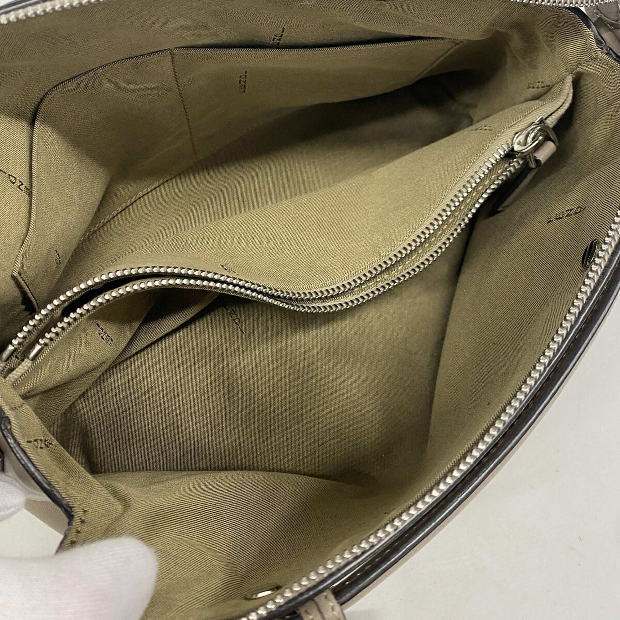 Fendi Beige Leather Handbag (Pre-Owned)