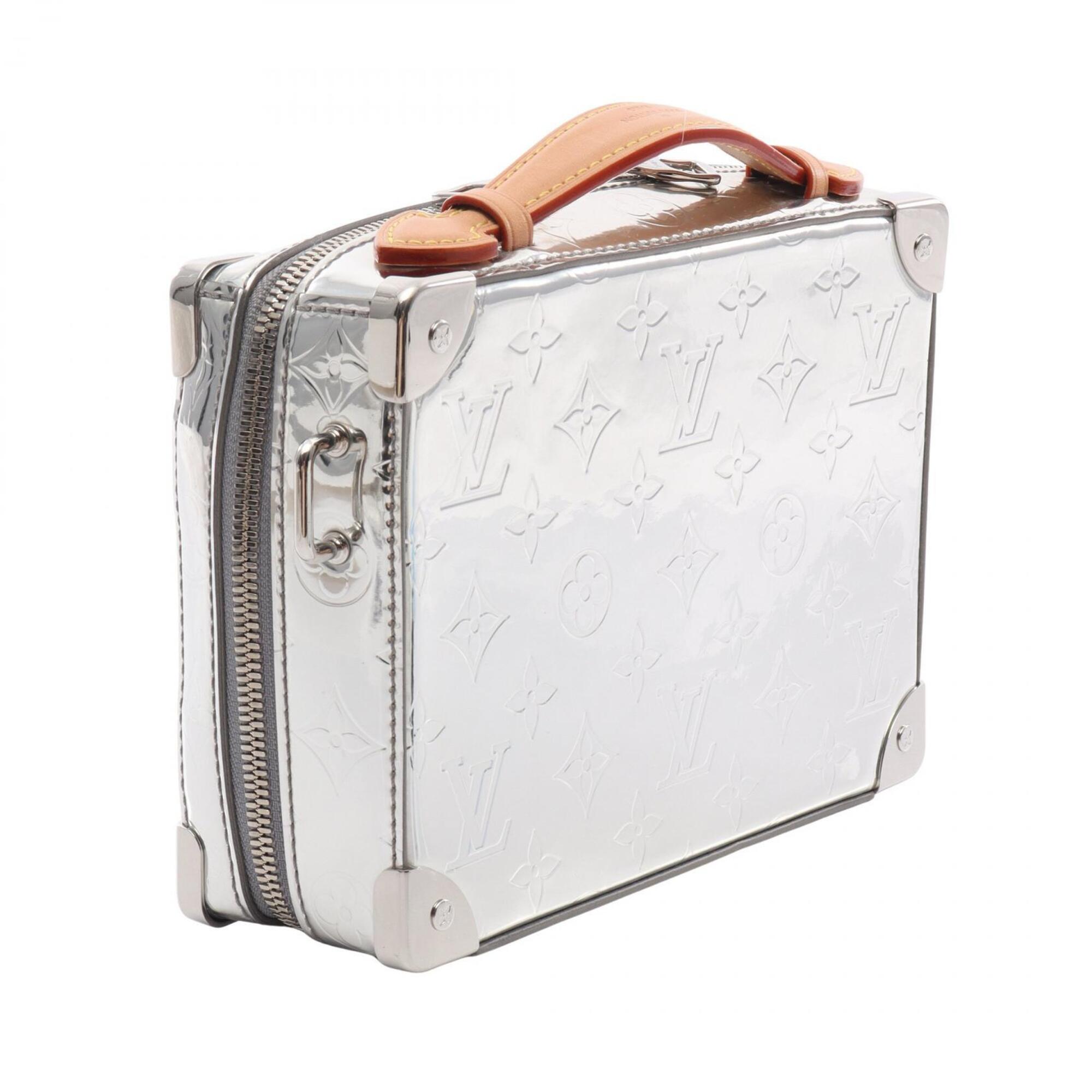 Louis Vuitton Silver Leather Handbag (Pre-Owned)