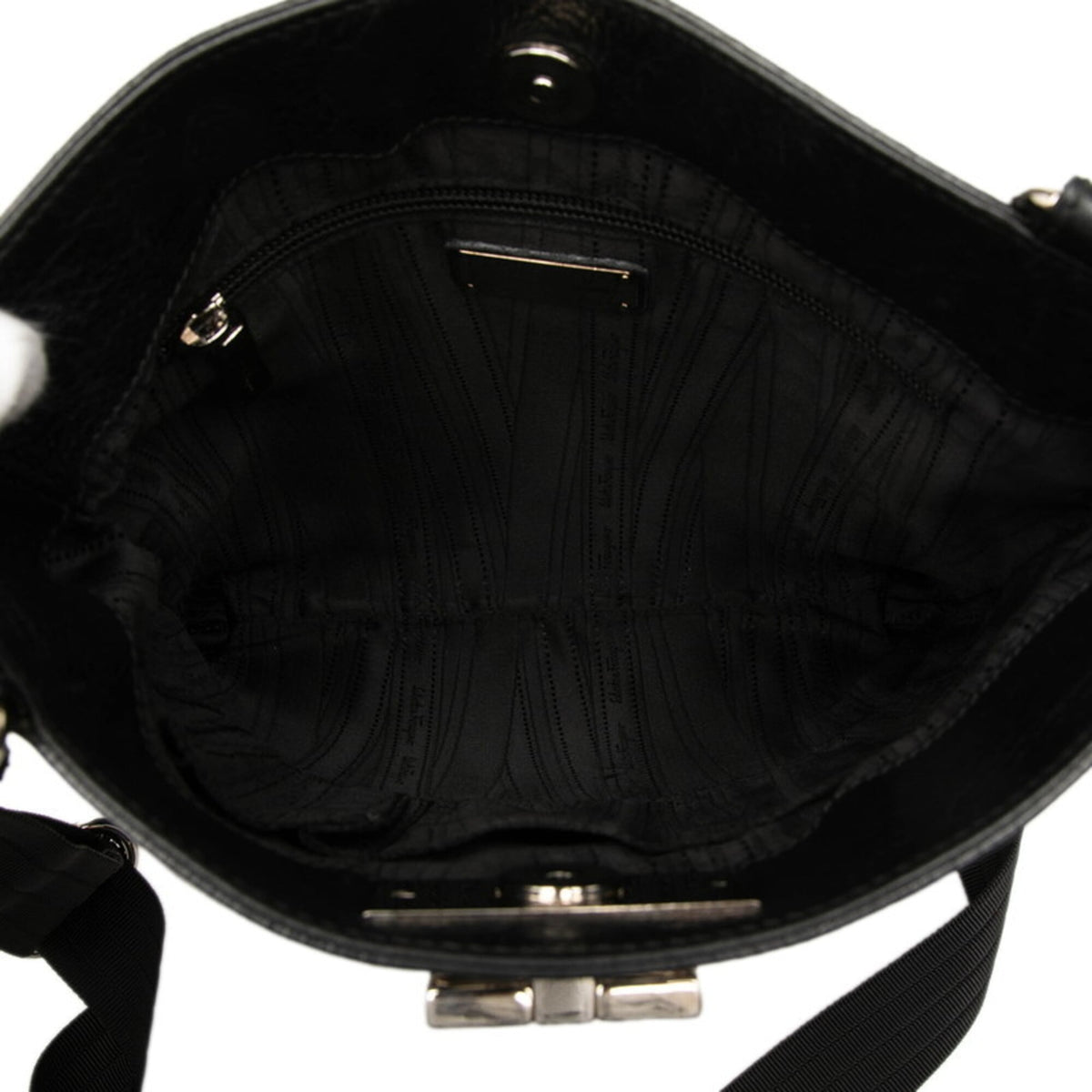 Salvatore Ferragamo Black Leather Shoulder Bag (Pre-Owned)