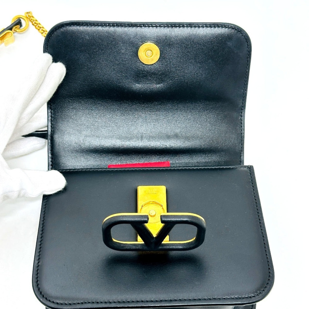 Valentino Black Leather Shoulder Bag (Pre-Owned)
