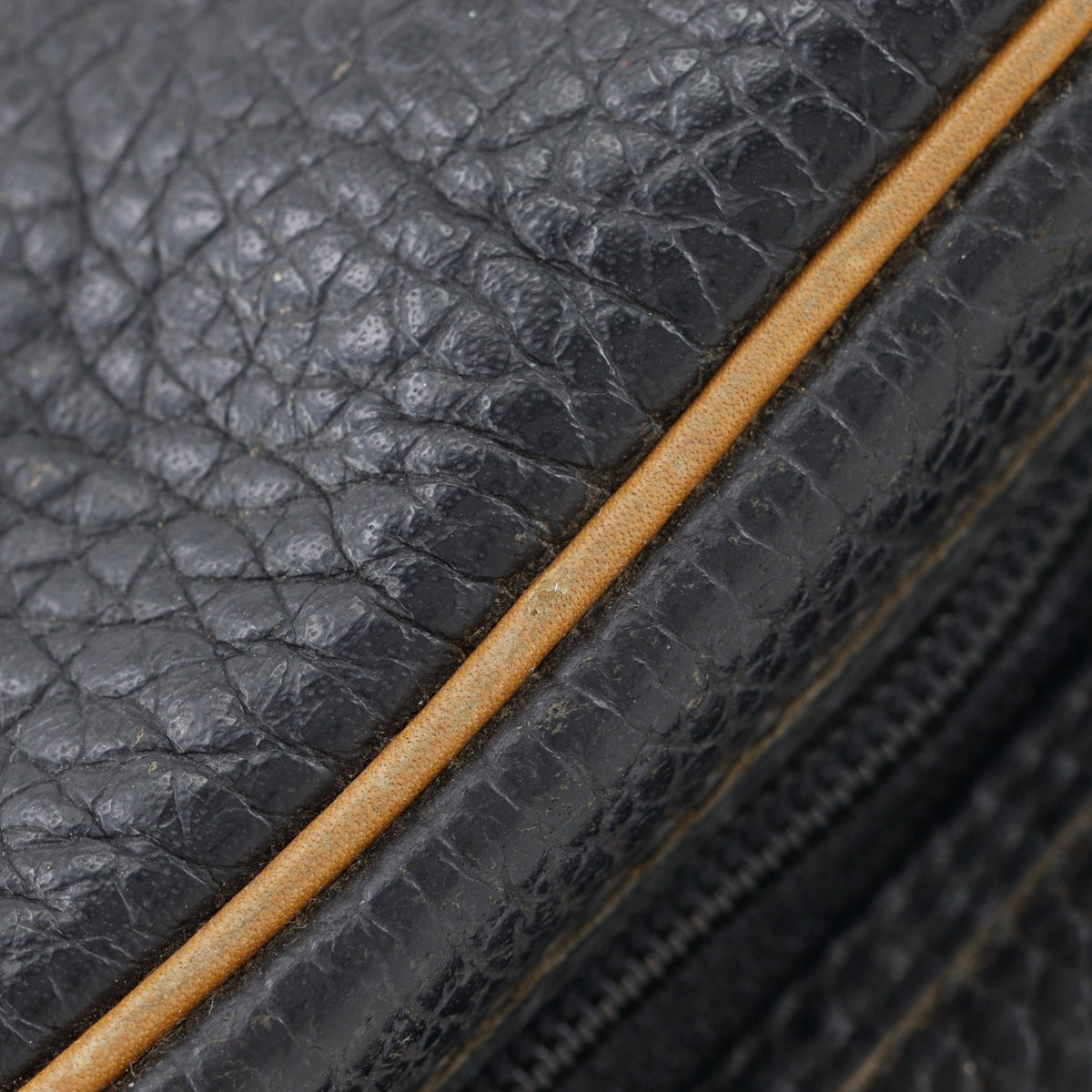 Christian Dior Black Leather Shoulder Bag (Pre-Owned)