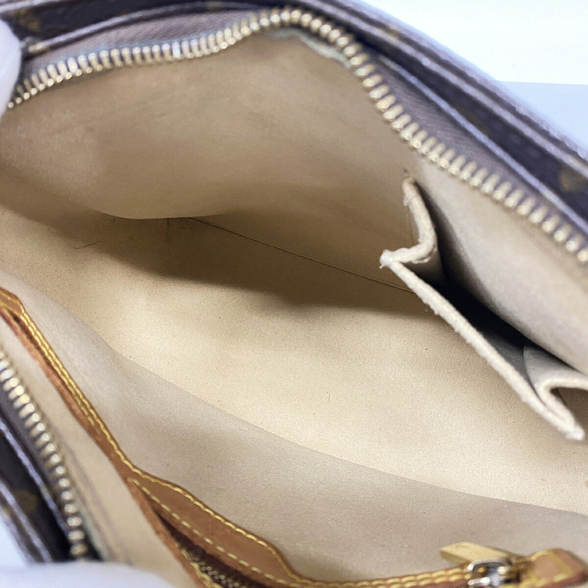 Louis Vuitton Brown Shoulder Bag (Pre-Owned)