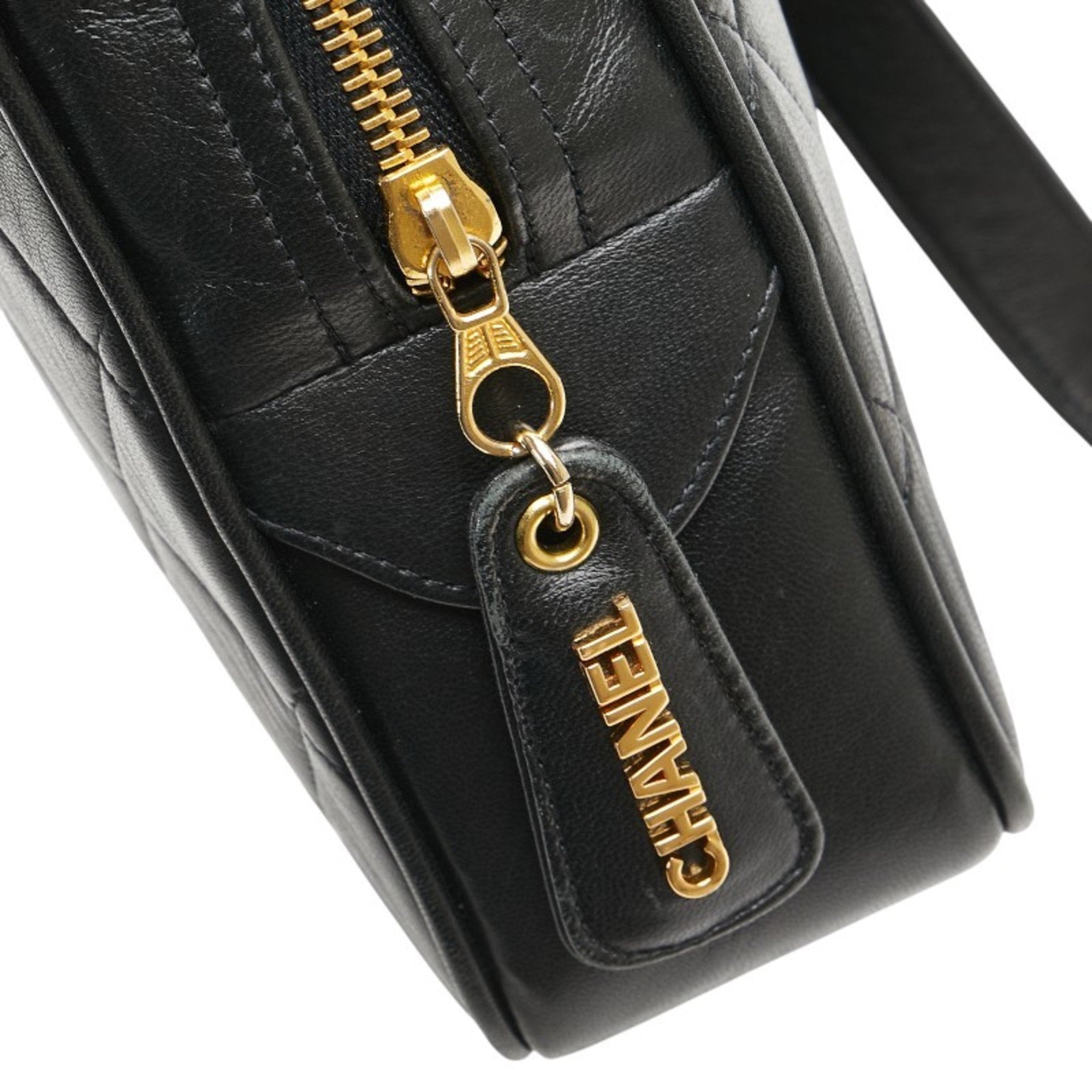 Chanel Black Leather Shoulder Bag (Pre-Owned)