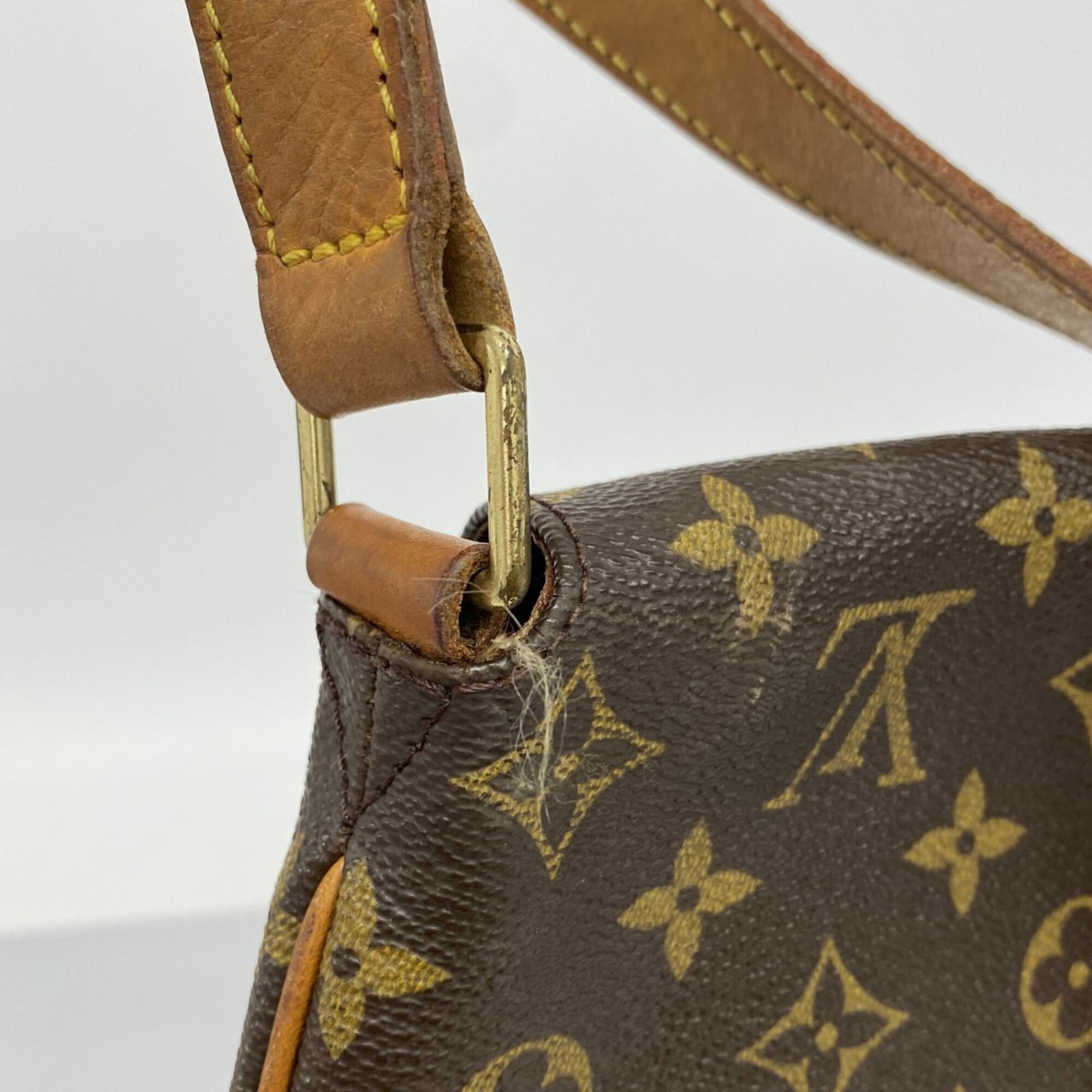 Louis Vuitton Brown Shoulder Bag (Pre-Owned)