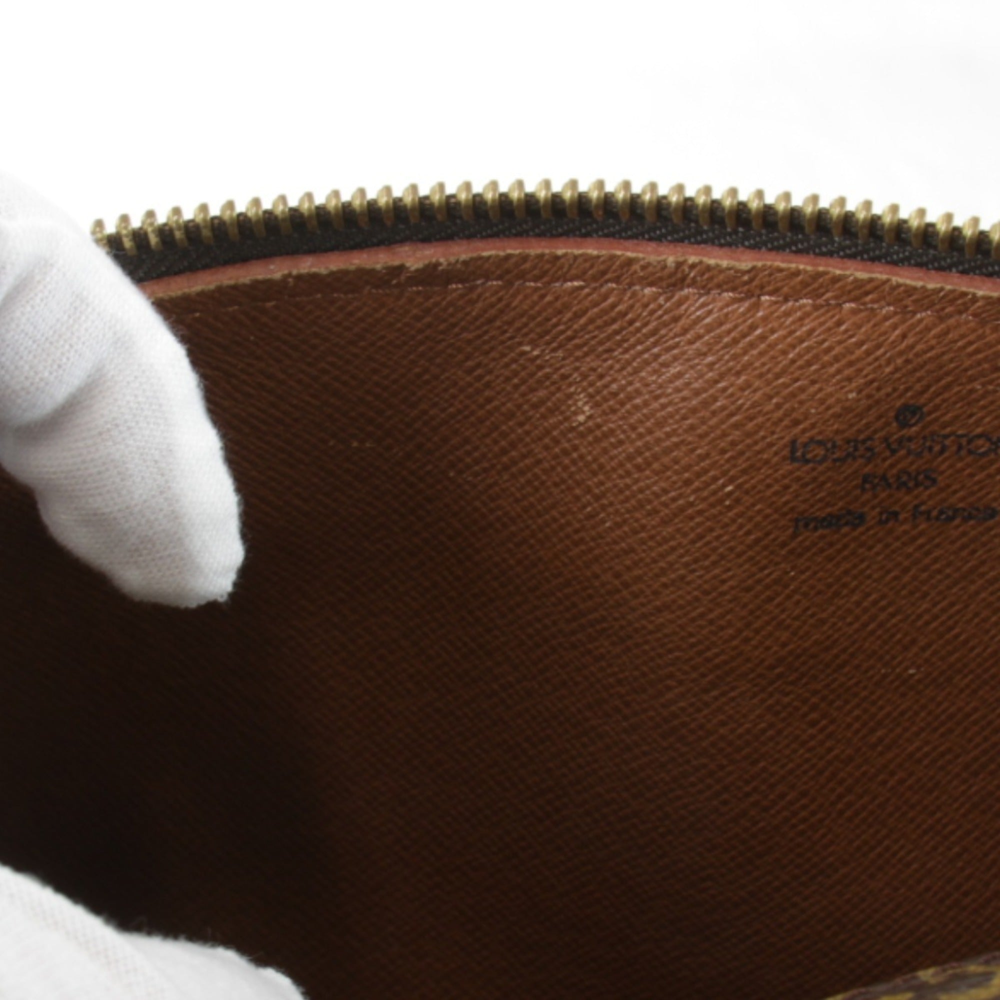 Louis Vuitton Monogram Monogram Canvas Handbag Pouch (Pre-Owned)