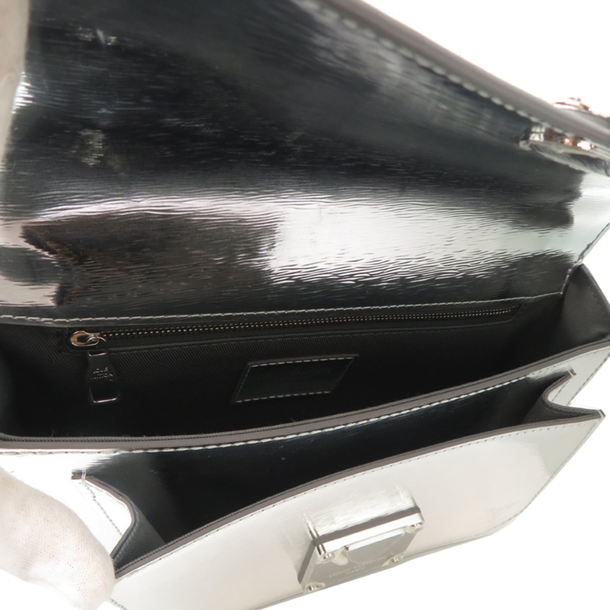Louis Vuitton Silver Metal Handbag (Pre-Owned)