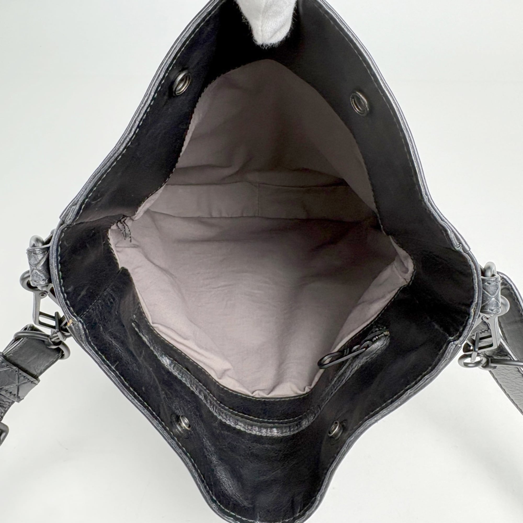 Bottega Veneta Black Leather Shoulder Bag (Pre-Owned)