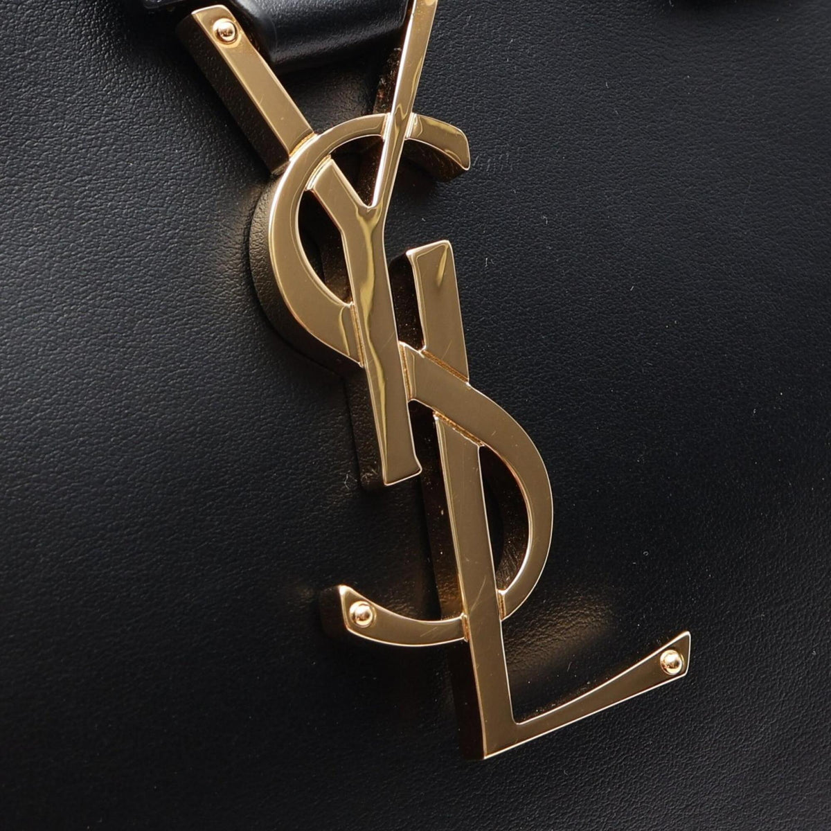 Yves Saint Laurent Black Leather Handbag (Pre-Owned)