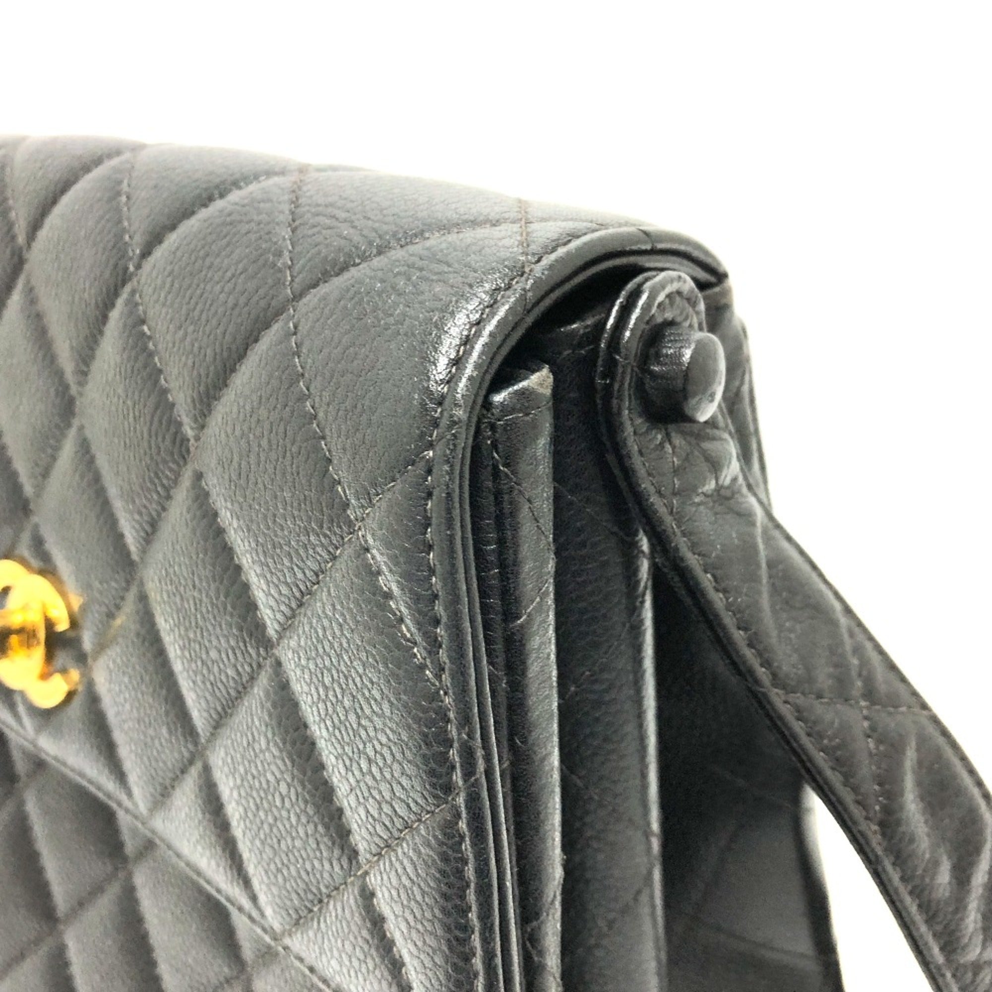 Chanel Black Leather Shoulder Bag (Pre-Owned)