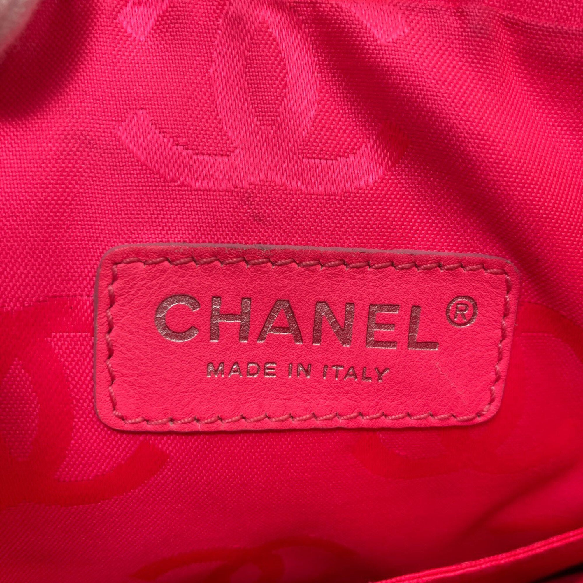 Chanel Black Leather Shoulder Bag (Pre-Owned)