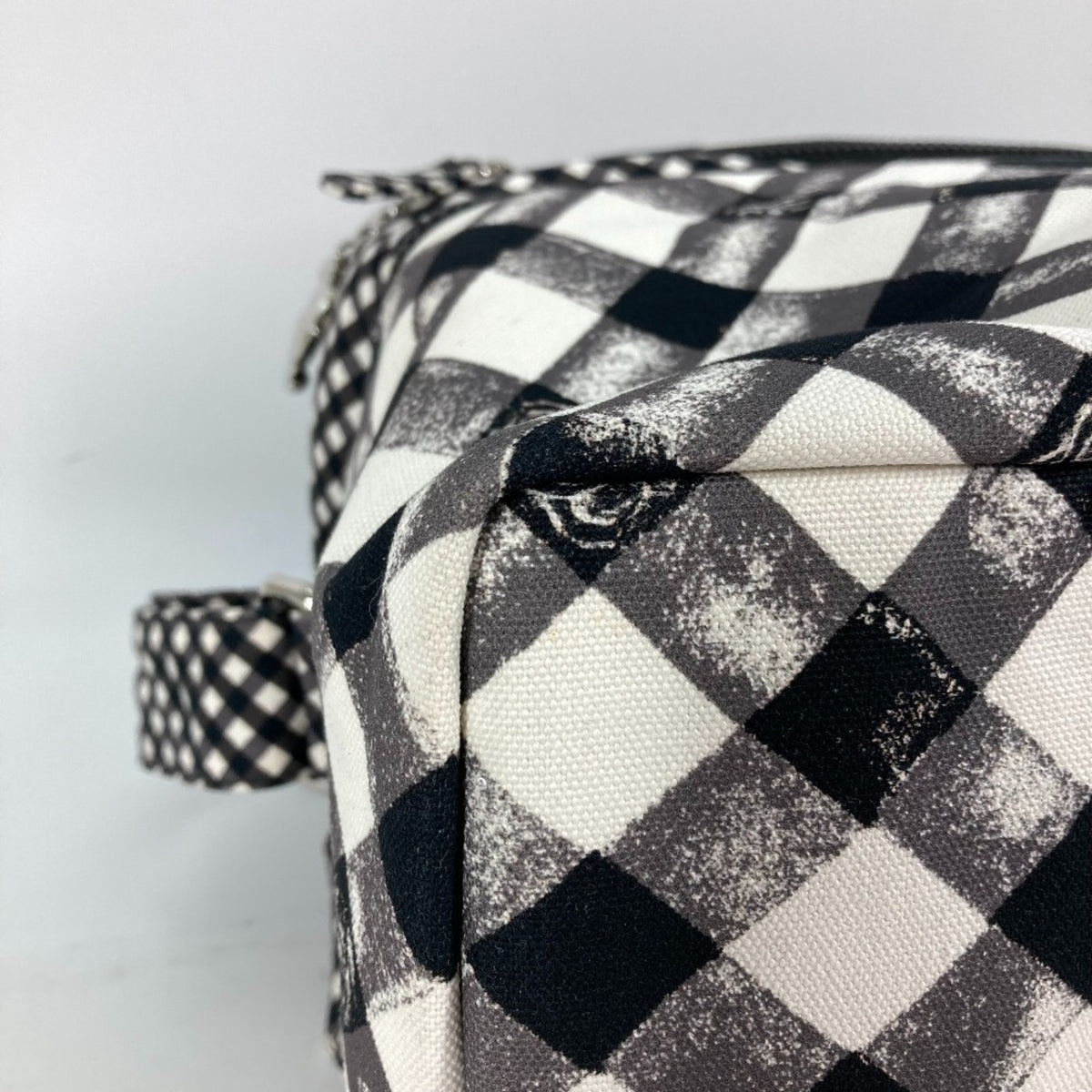 Chanel White Cloth Shoulder Bag (Pre-Owned)