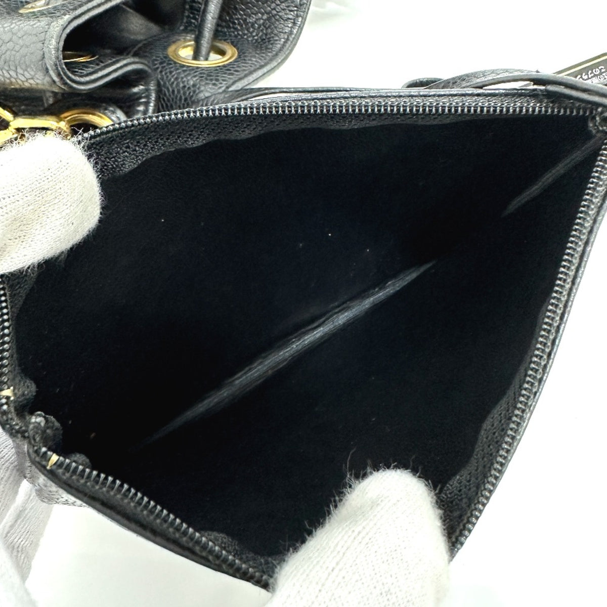 Chanel Black Leather Shoulder Bag (Pre-Owned)